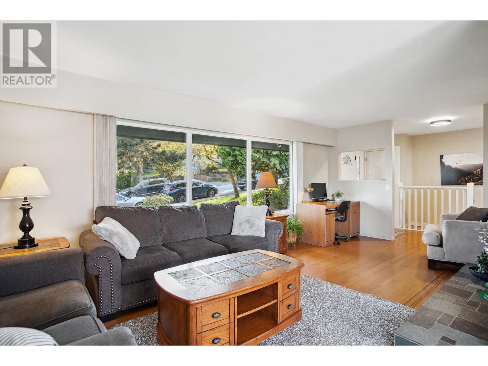 9081 Wilberforce Street, Burnaby, British Columbia  V3N 4C5 - Photo 5 - R2986427