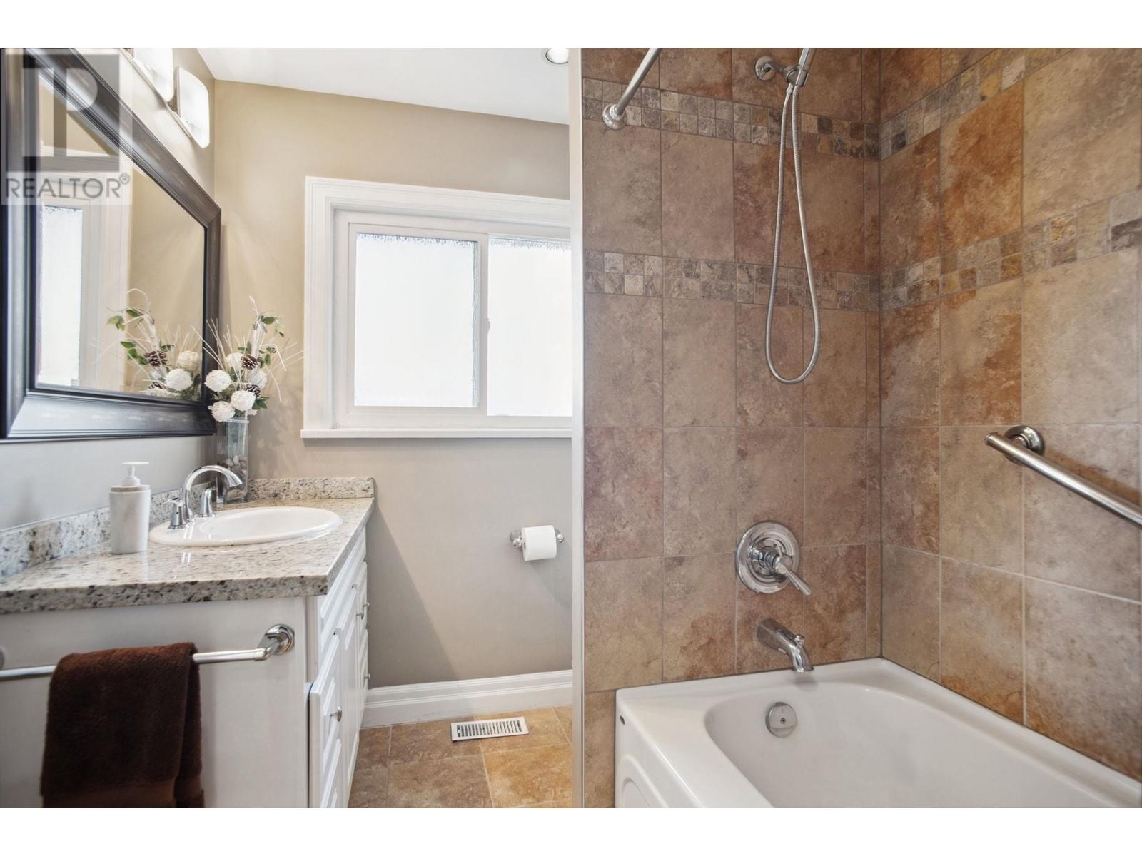 9081 Wilberforce Street, Burnaby, British Columbia  V3N 4C5 - Photo 23 - R2986427