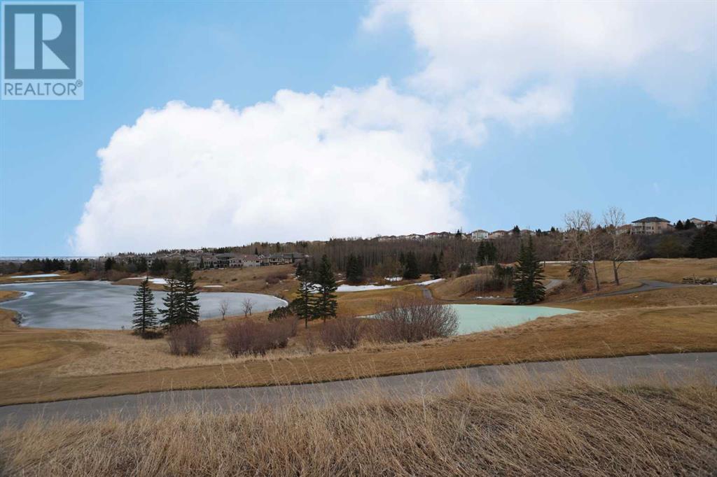Property at 74 Hamptons Manor NW image 2