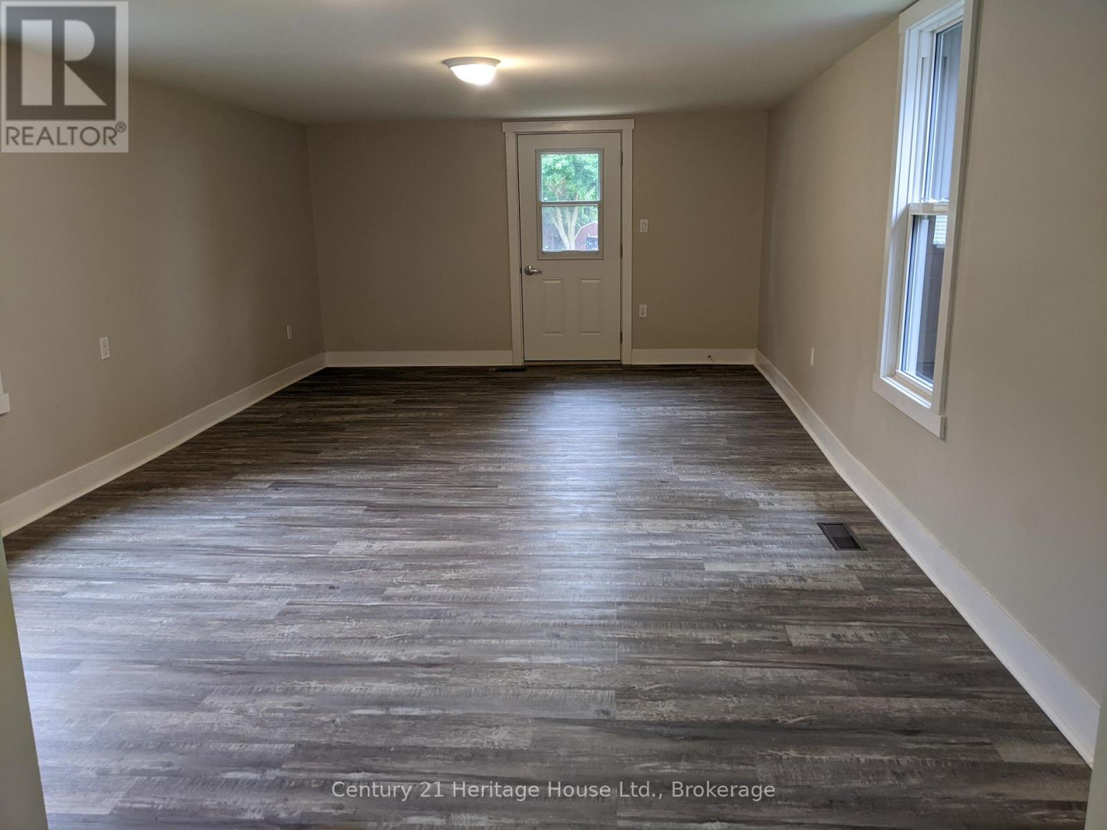 50 Goderich Street E, Huron East, Ontario  N0K 1W0 - Photo 9 - X12070468