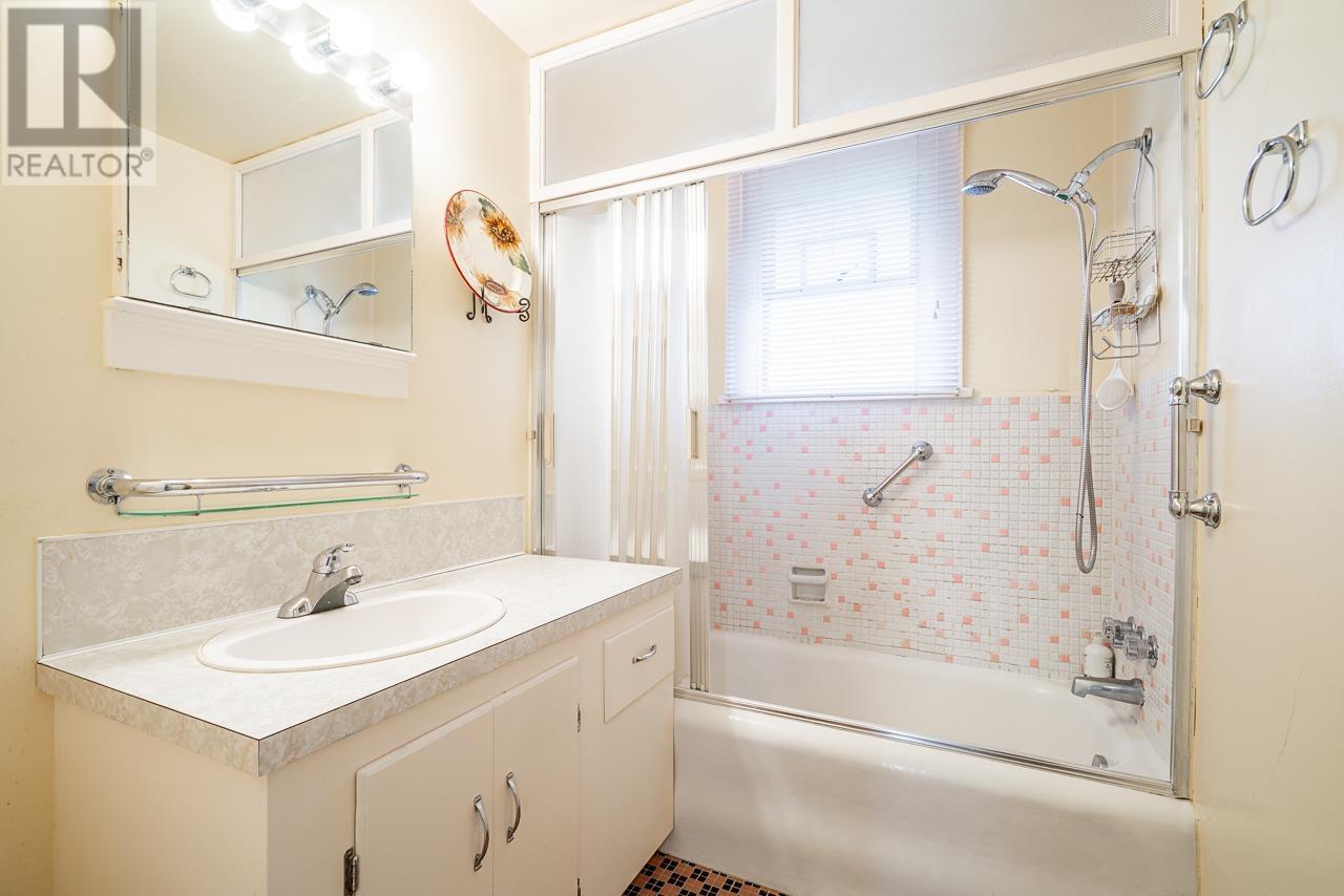 3025 W 11th Avenue, Vancouver, British Columbia  V6K 2M5 - Photo 13 - R2987892