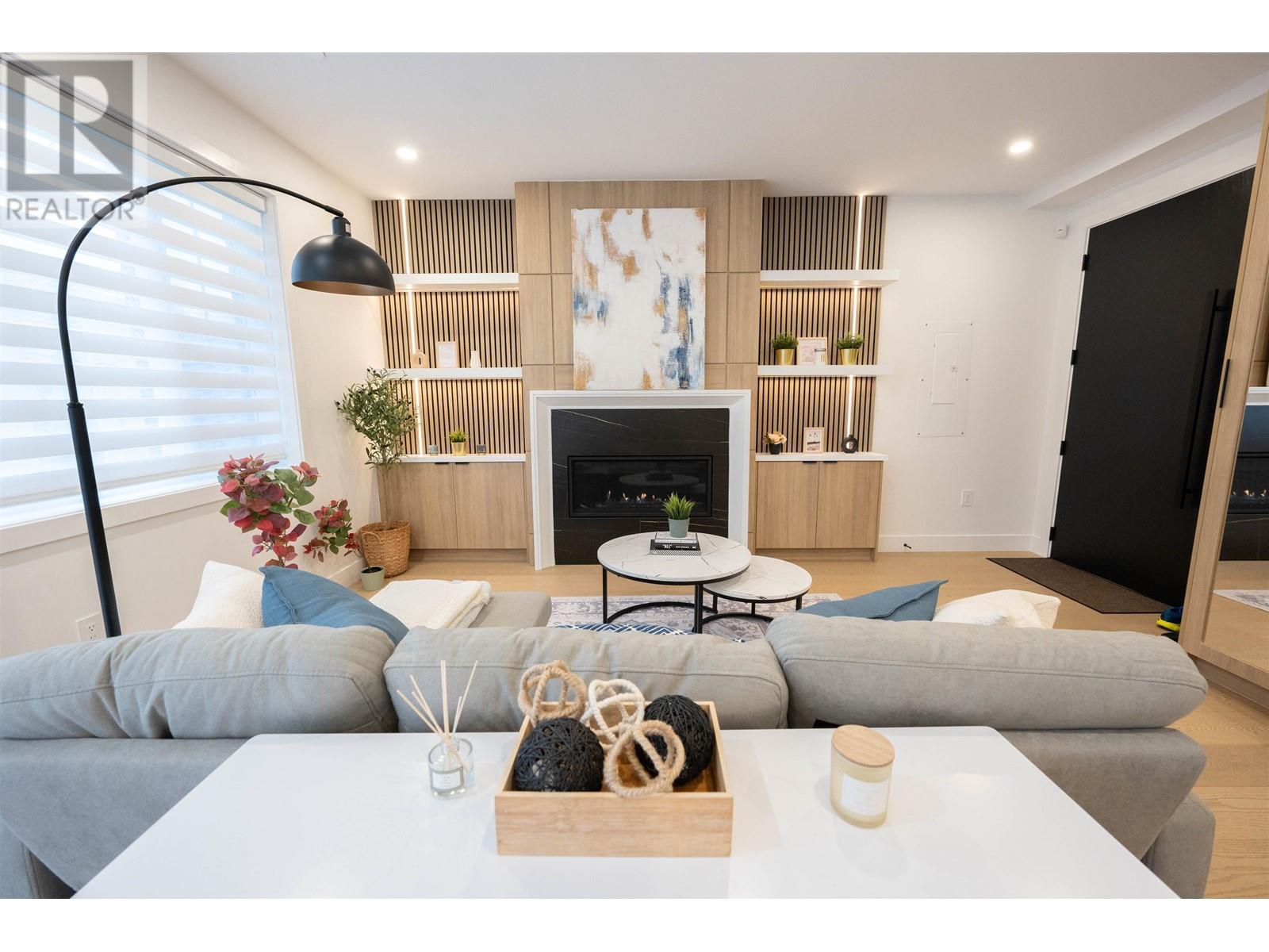 848 E 38th Avenue, Vancouver, British Columbia  V5W 1J3 - Photo 2 - R2987871