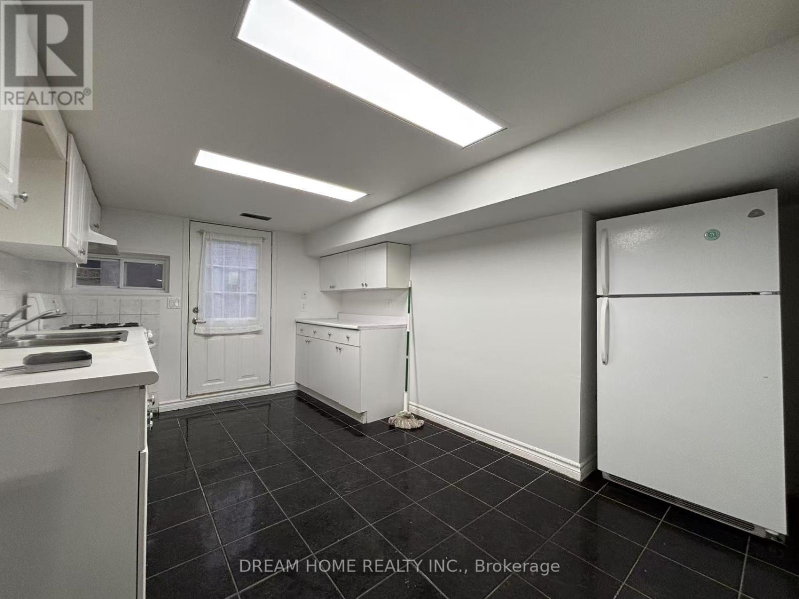 Lower - 53 Lanark Avenue, Toronto, Ontario  M6C 2B5 - Photo 2 - C12070447