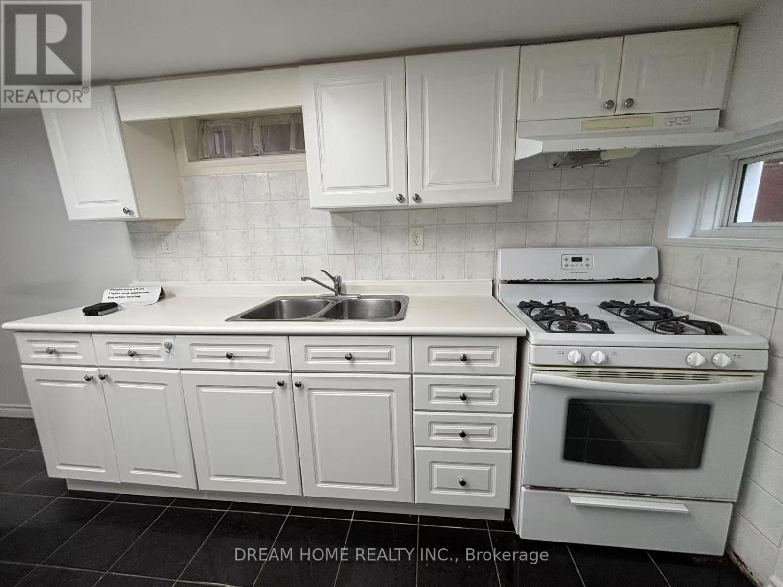 Lower - 53 Lanark Avenue, Toronto, Ontario  M6C 2B5 - Photo 3 - C12070447