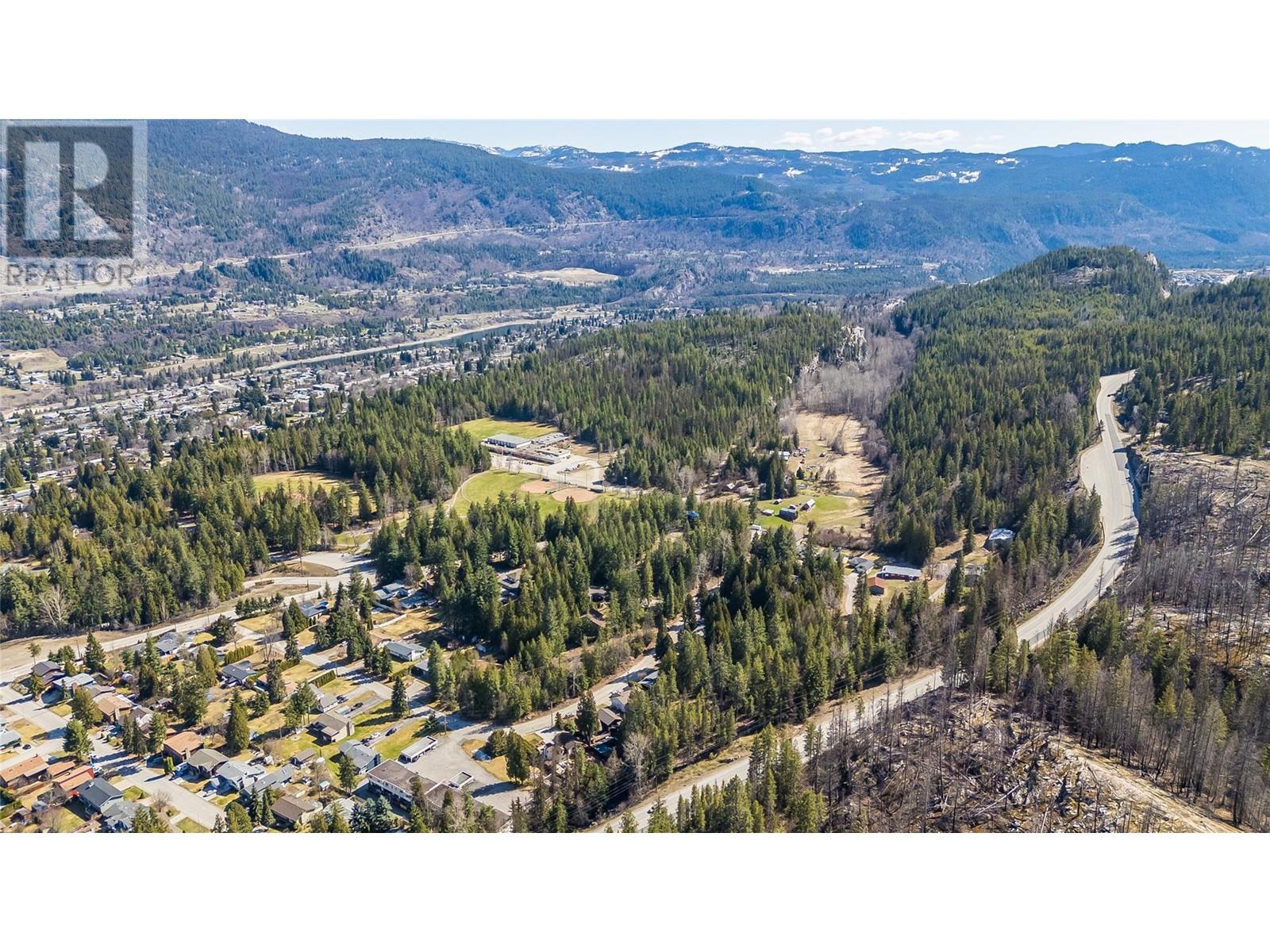 1428 Meadowbrook Drive, Castlegar, British Columbia  V1N 3L9 - Photo 14 - 10342477