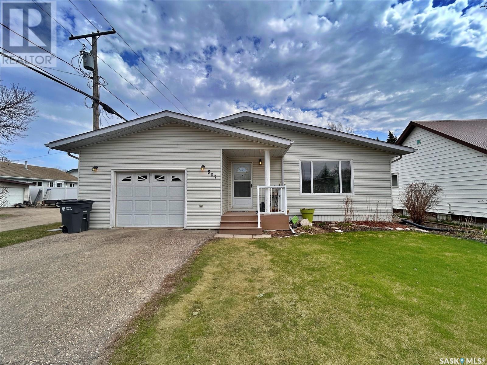 807 Birtle STREET, moosomin, Saskatchewan