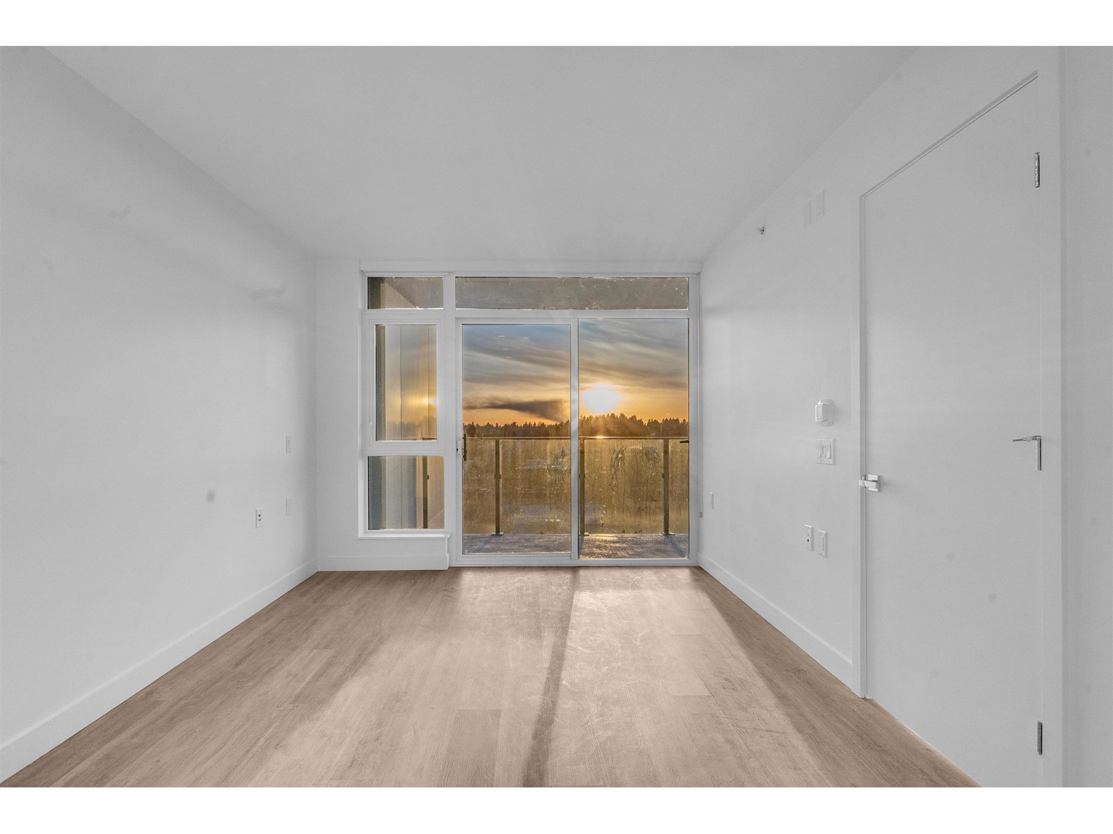 1003 9675 King George Boulevard, Surrey, British Columbia  V3T 0T7 - Photo 11 - R2987713