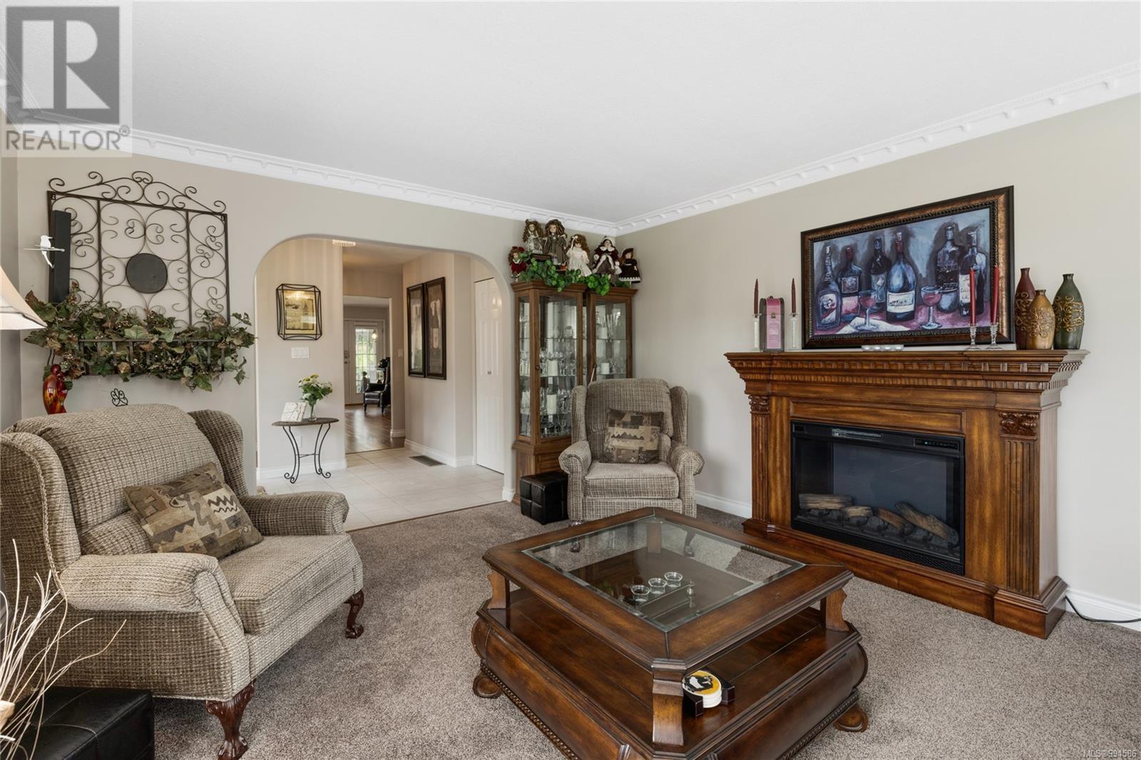Property at 878 Fairways Dr image 4