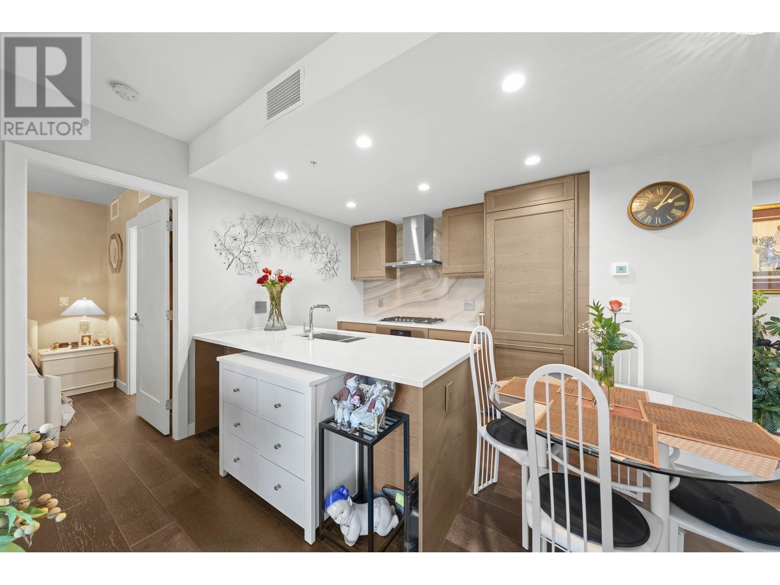 Property at 1905 5629 BIRNEY AVENUE image 5