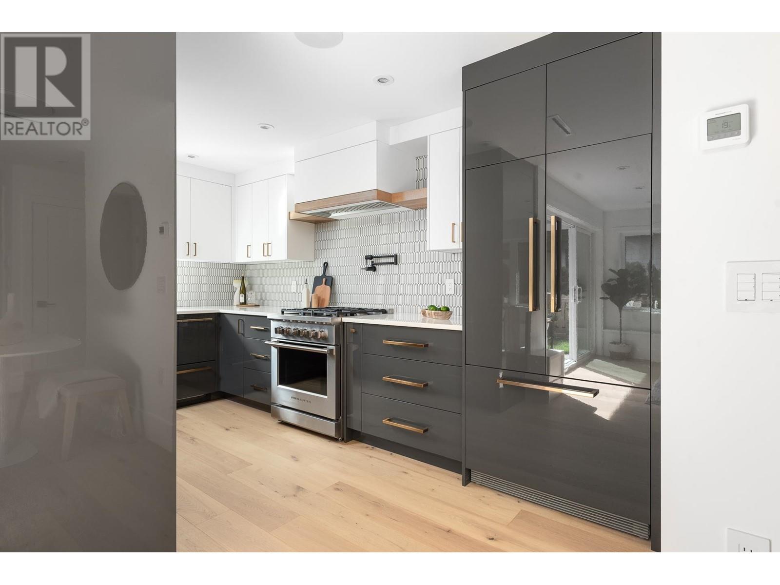 1071 E 22nd Avenue, Vancouver, British Columbia  V5V 1W2 - Photo 8 - R2988002