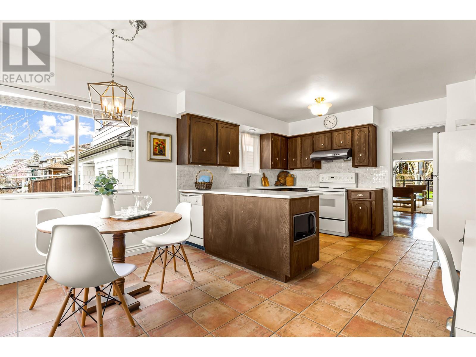 2541 E 23rd Avenue, Vancouver, British Columbia  V5R 1A3 - Photo 10 - R2988006