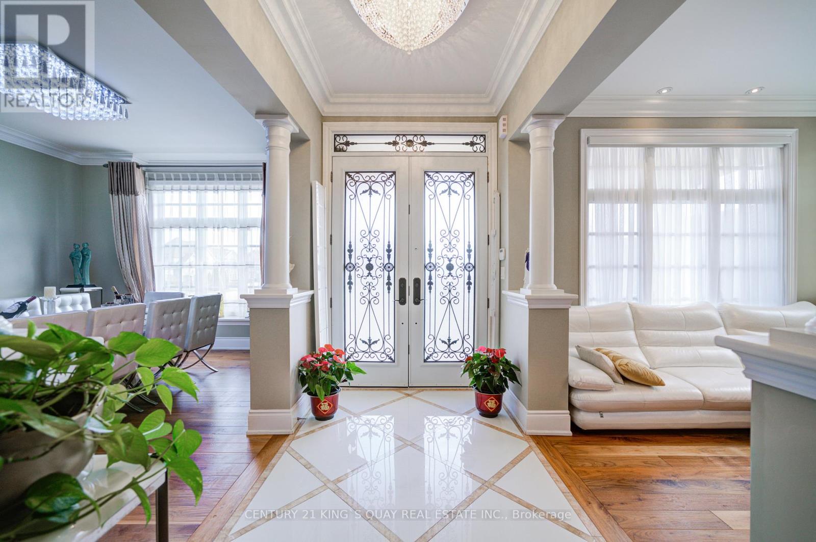 Property at 19 ROYAL COUNTY DOWN CRESCENT image 2