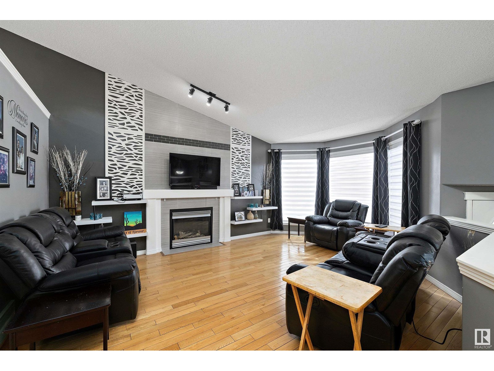 Property at 4716 150 AV NW image 4