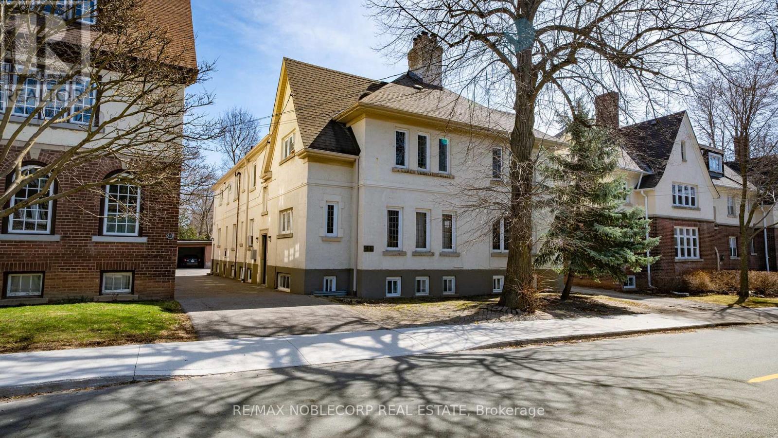 809-811 DUPLEX AVENUE, Toronto, Ontario