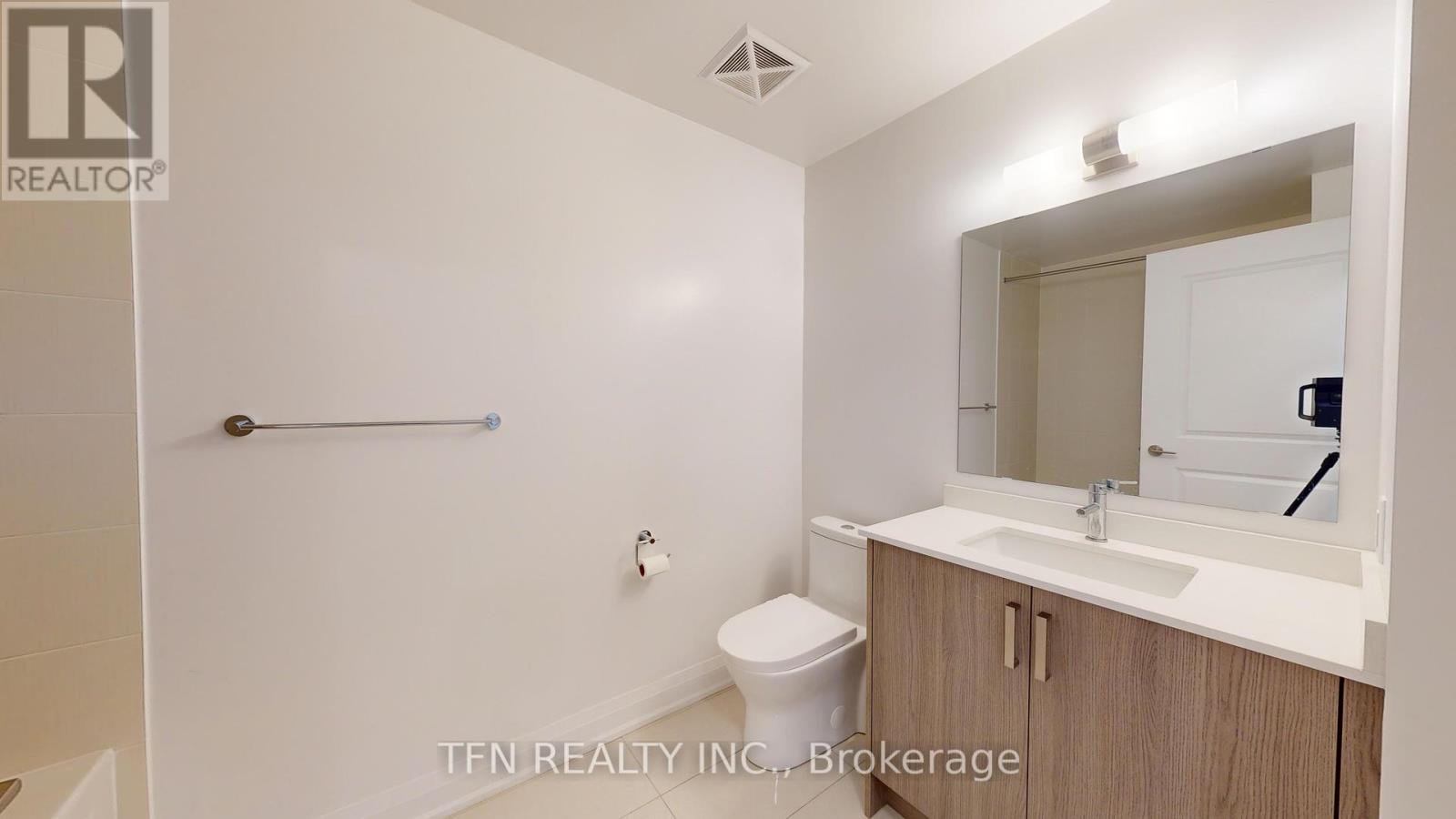 209 - 10 Gatineau Drive, Vaughan, Ontario  L4J 0L2 - Photo 12 - N12070501