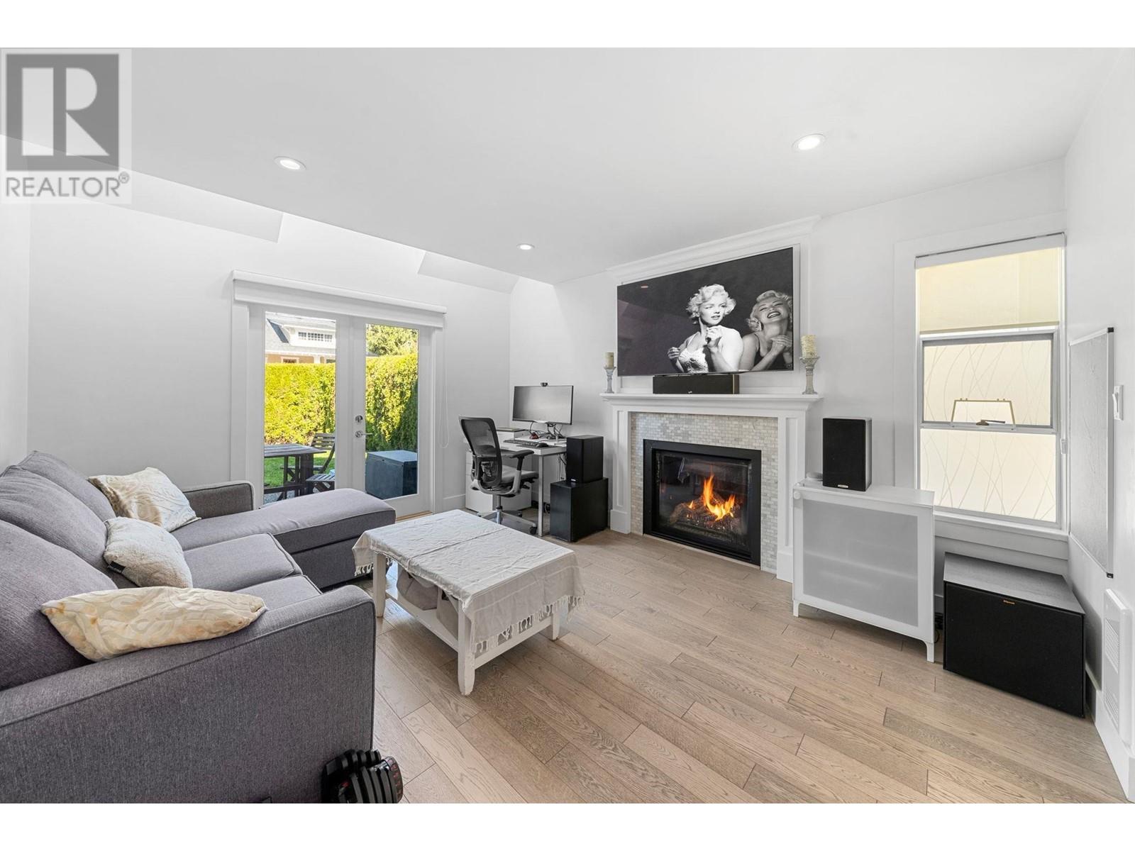 3558 W 8th Avenue, Vancouver, British Columbia  V6R 1Y7 - Photo 2 - R2987550