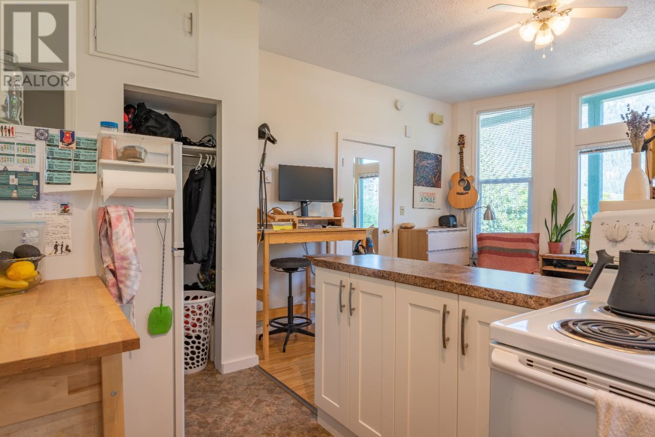 Property at 916 EDGEWOOD Avenue image 3