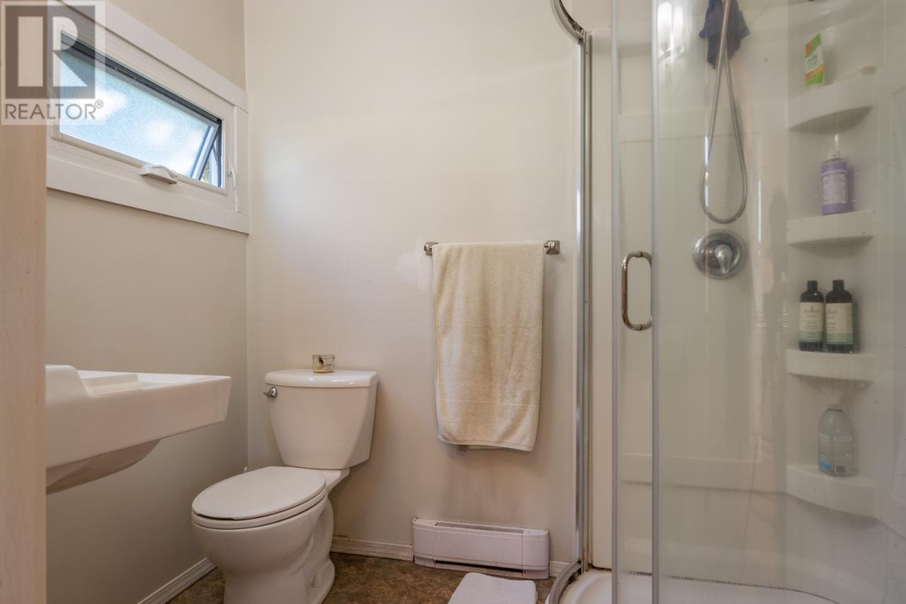 Property at 916 EDGEWOOD Avenue image 2