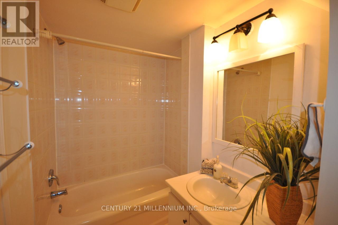 Upper Level - 30 Corby Crescent, Brampton, Ontario  L6Y 1H1 - Photo 4 - W12070502