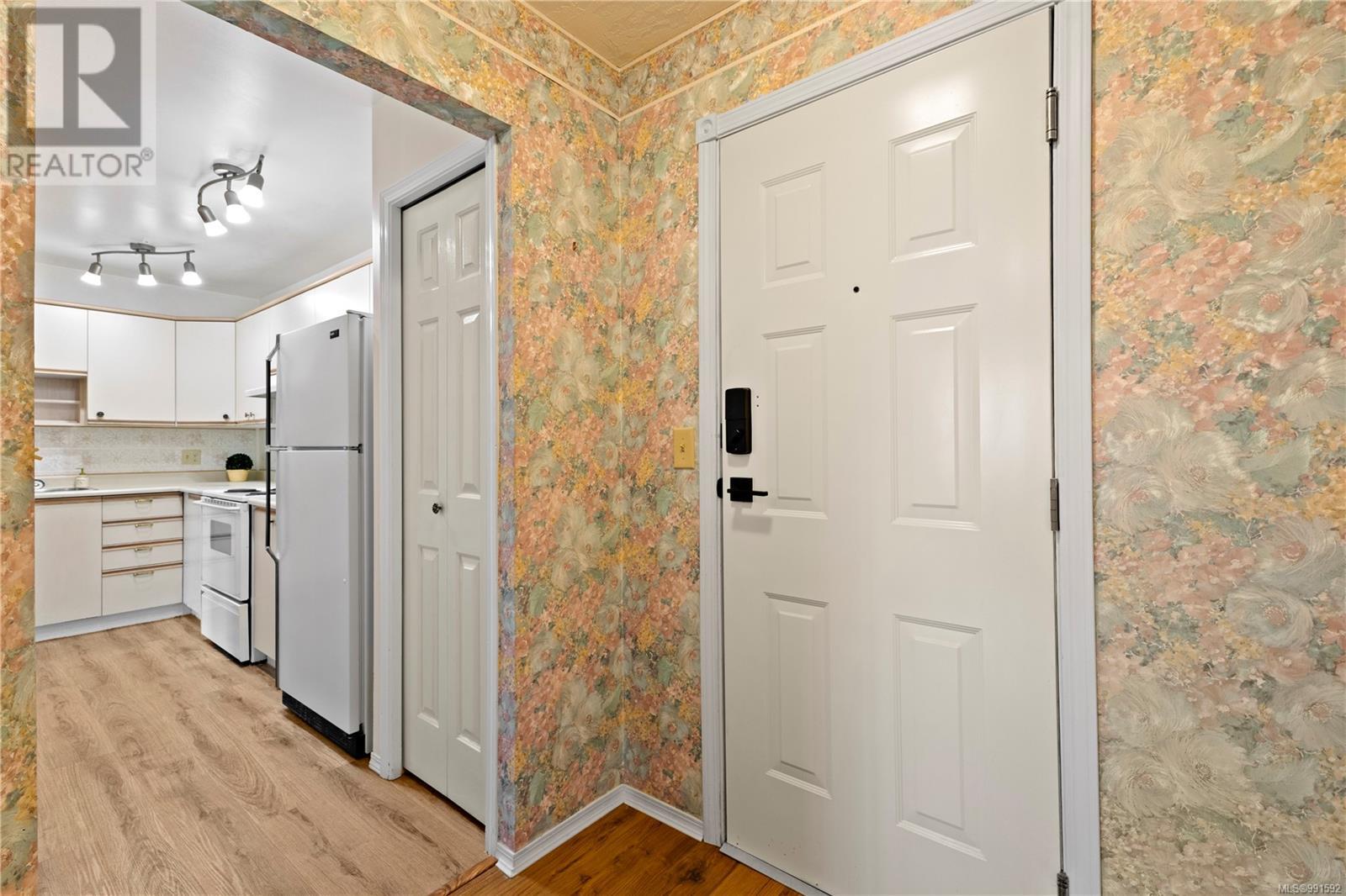 Property at 208 3900 Shelbourne St image 2