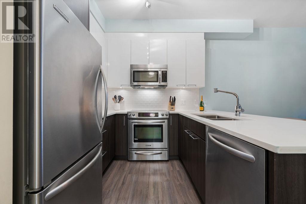 207 1201 W 16th Street, North Vancouver, British Columbia  V7P 1R5 - Photo 3 - R2983518