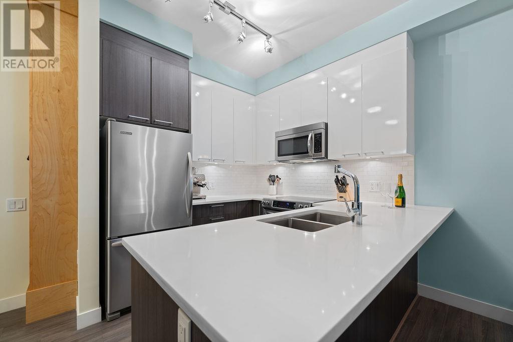 207 1201 W 16th Street, North Vancouver, British Columbia  V7P 1R5 - Photo 2 - R2983518