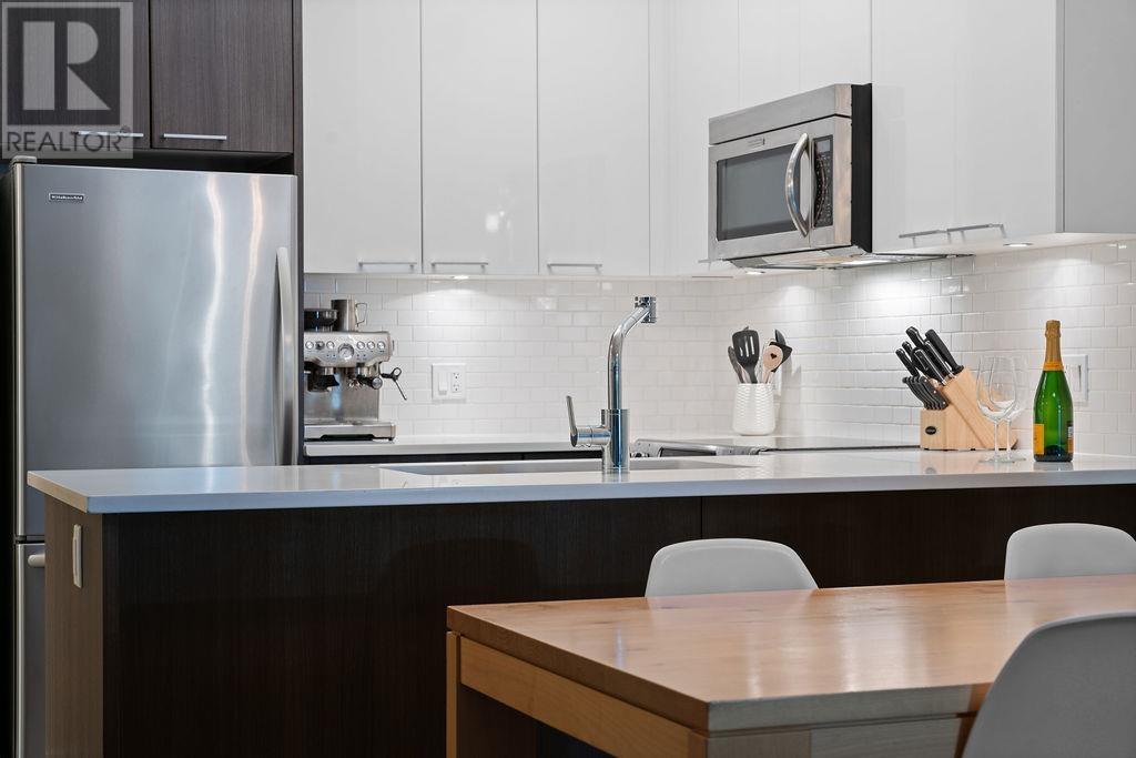 207 1201 W 16th Street, North Vancouver, British Columbia  V7P 1R5 - Photo 1 - R2983518