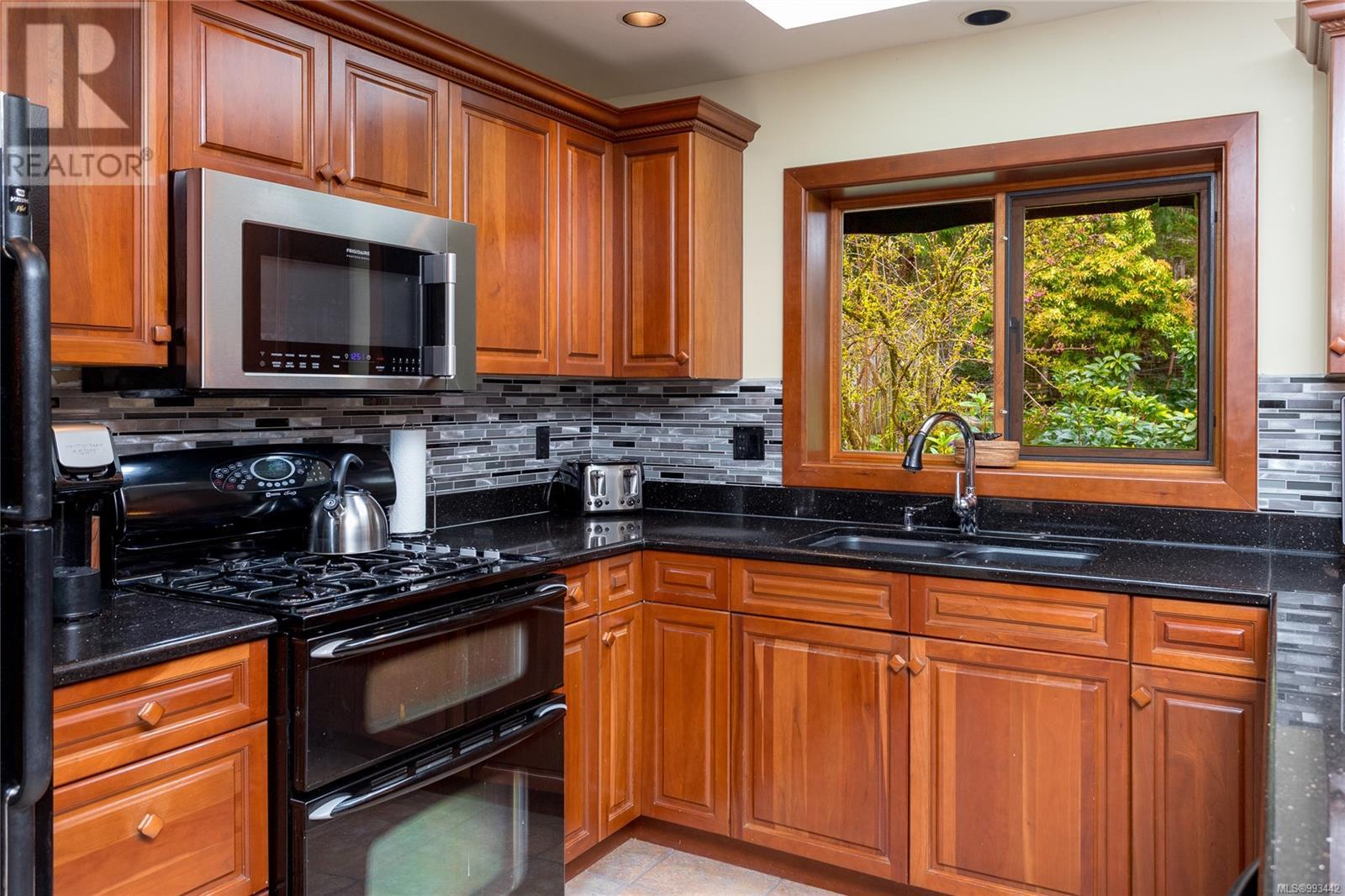 5230 Munn Rd, Highlands, British Columbia  V9E 1G8 - Photo 45 - 993442