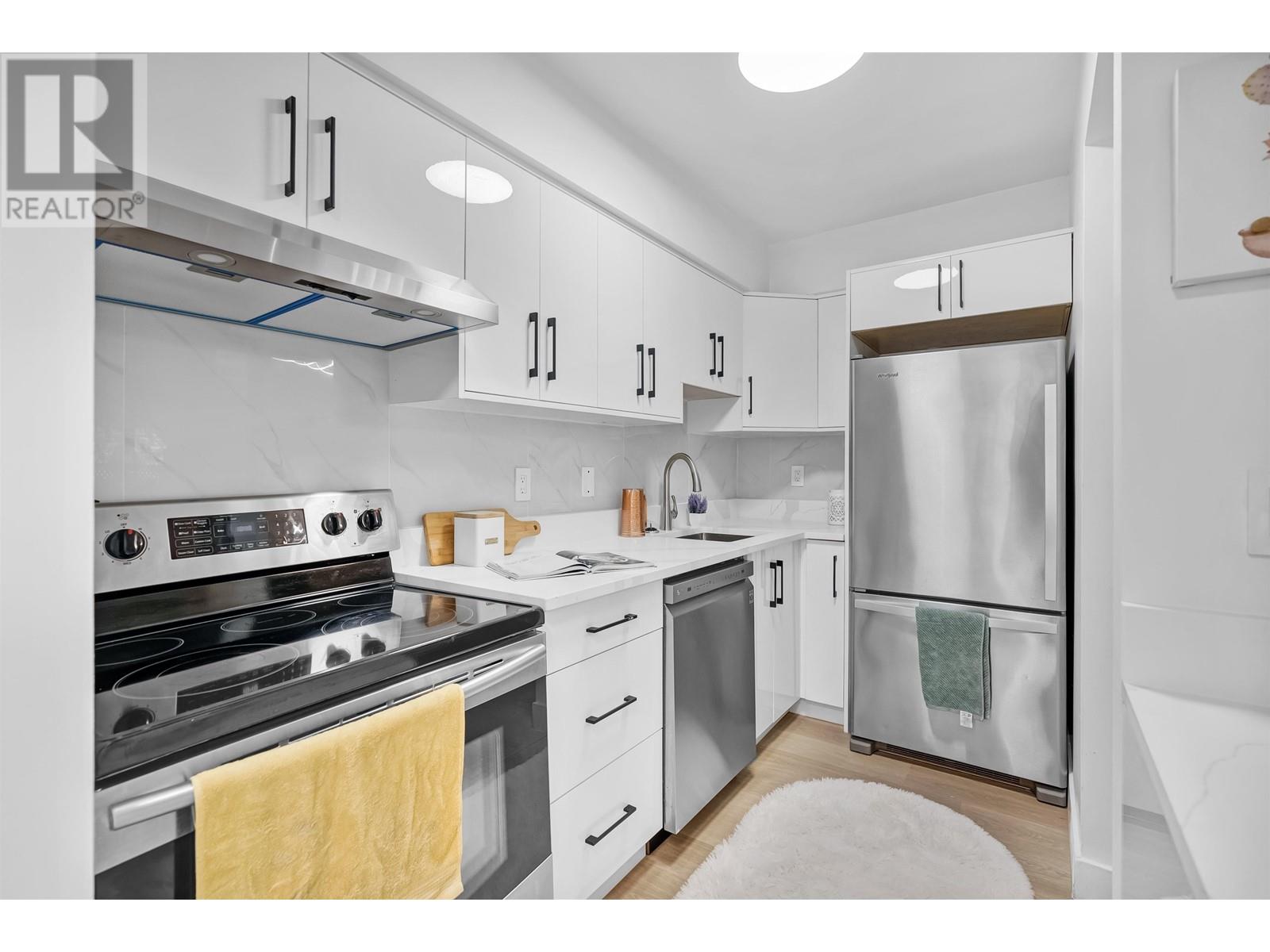 103 110 Seventh Street, New Westminster, British Columbia  V3M 5W5 - Photo 2 - R2987454