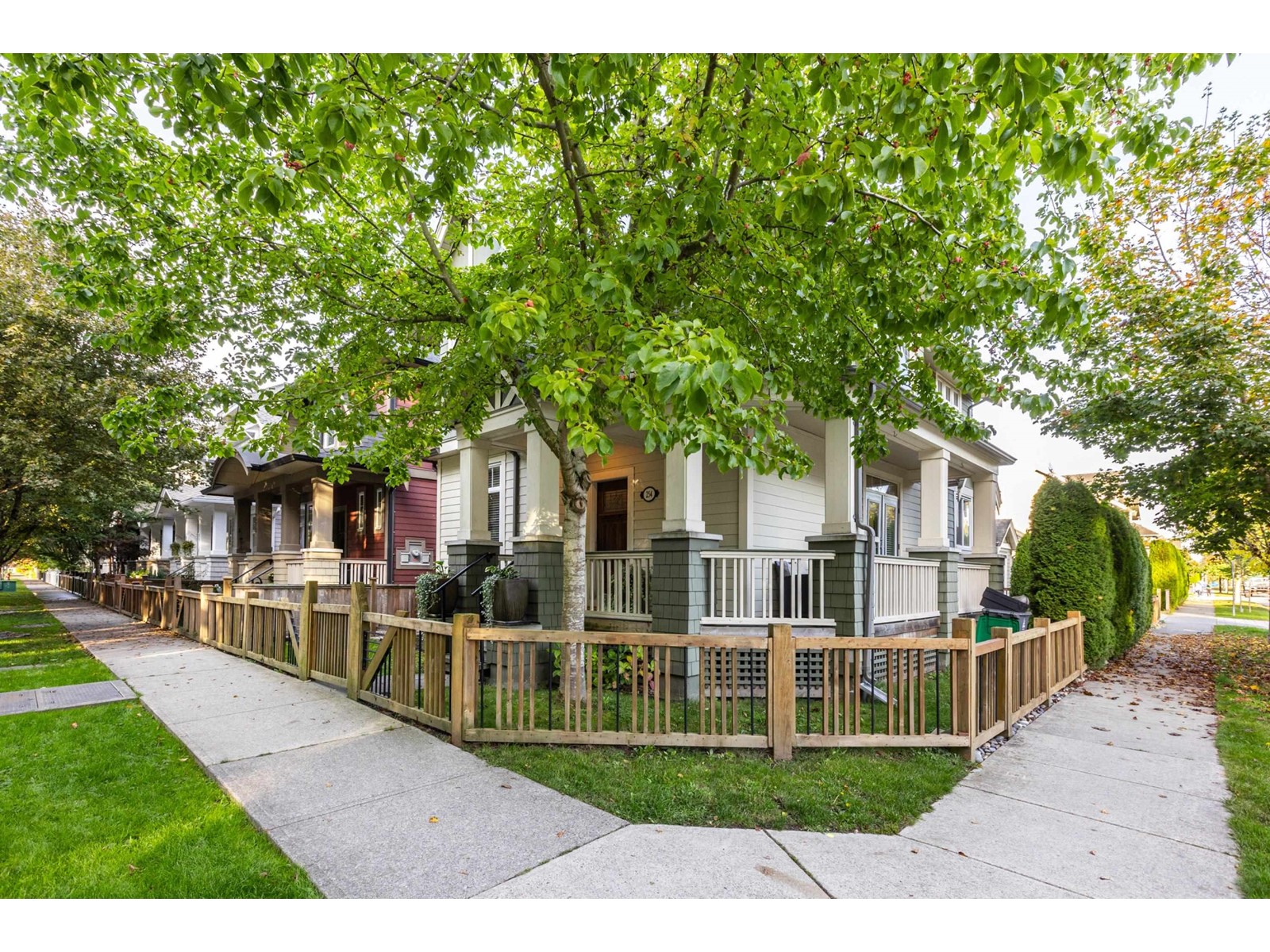 Property at 254 172 STREET image 2