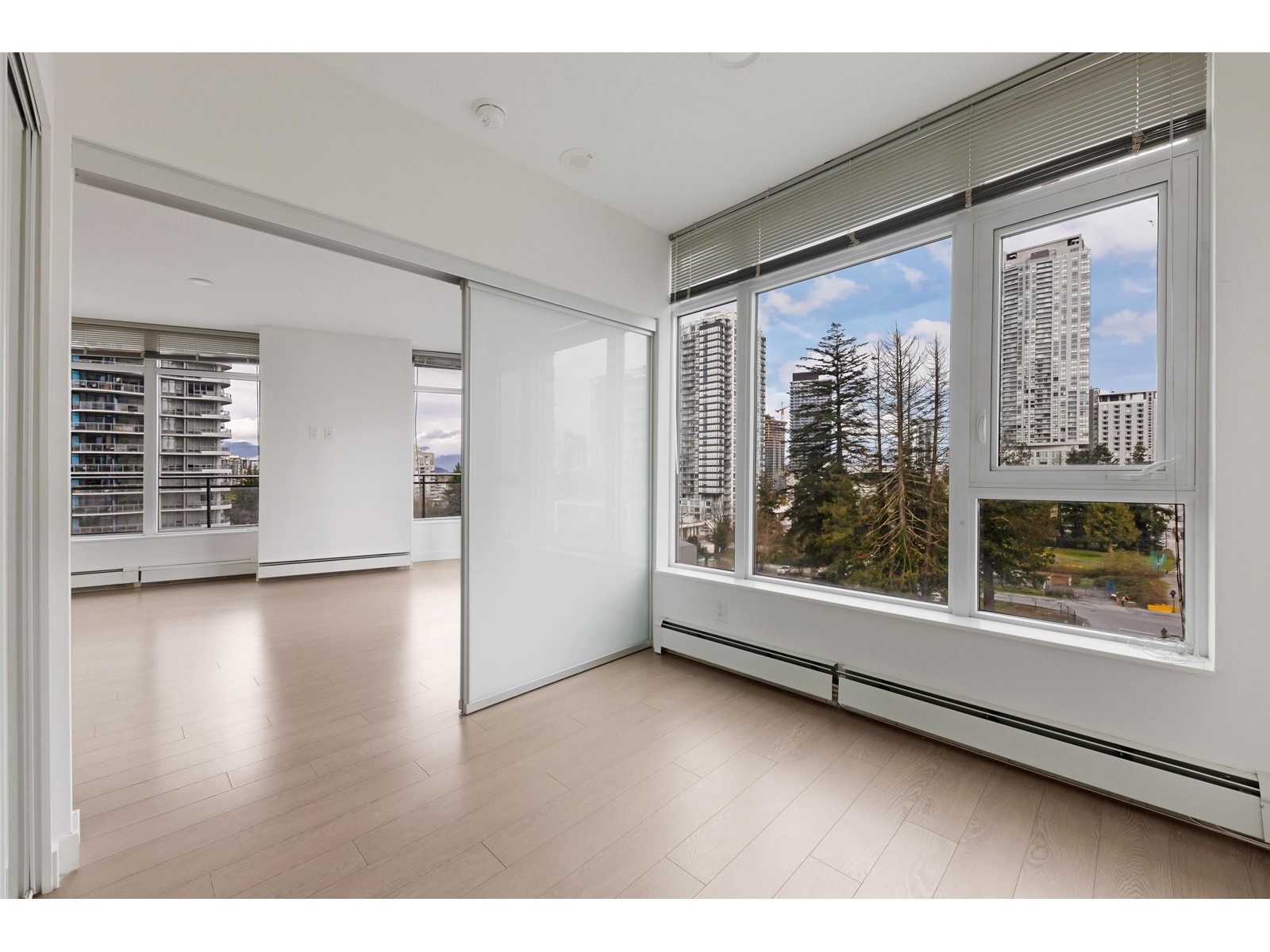 612 13308 Central Avenue Avenue, Surrey, British Columbia  V3T 0M4 - Photo 3 - R2987351