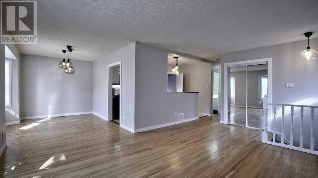 Property at 330 Wascana Crescent SE image 5
