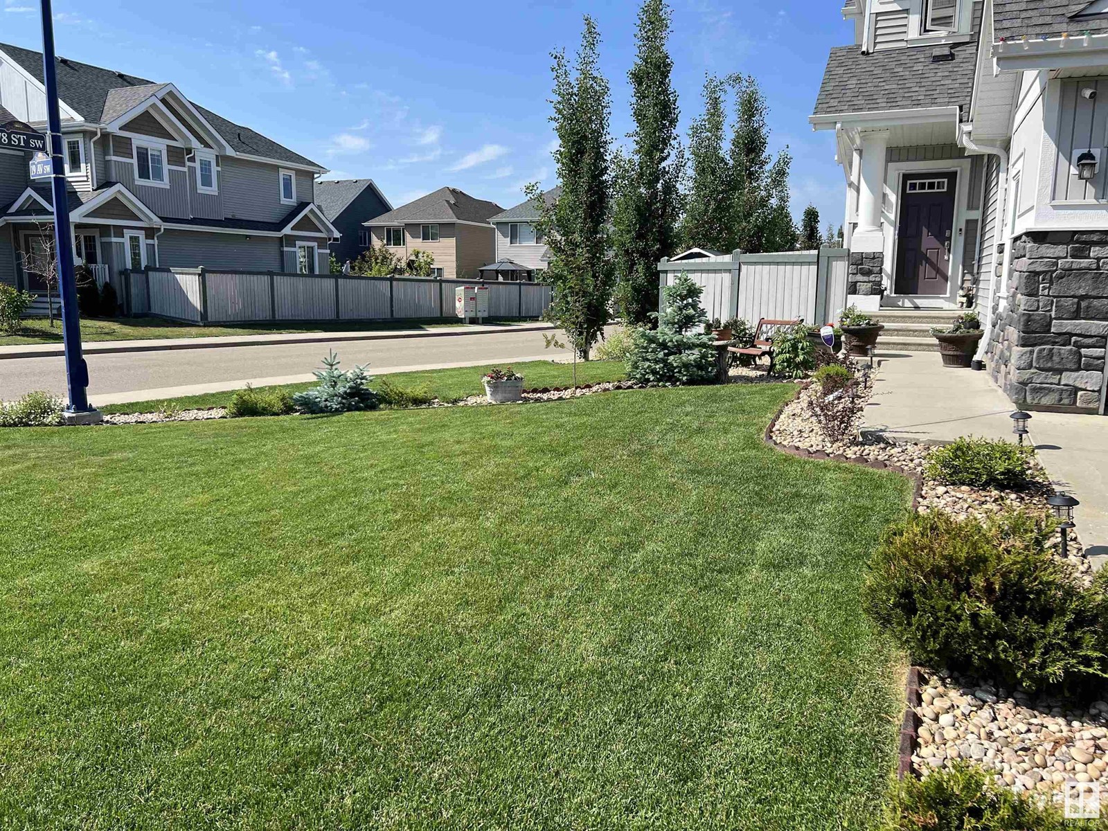 Property at 7732 19 AV SW image 4