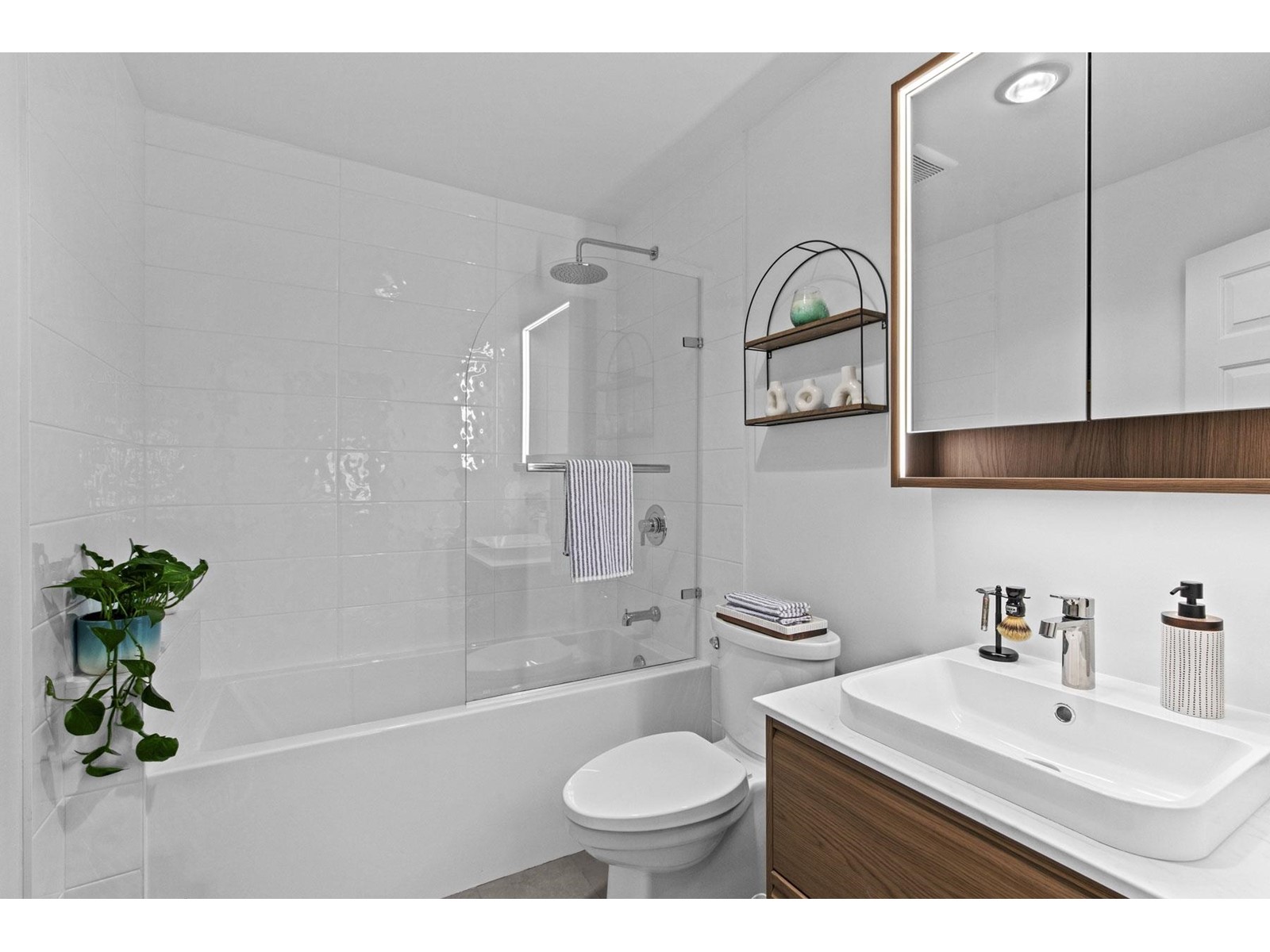 309 15875 Marine Drive, White Rock, British Columbia  V4B 5J2 - Photo 14 - R2988119