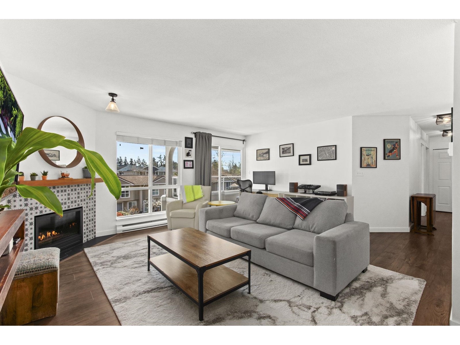 309 15875 Marine Drive, White Rock, British Columbia  V4B 5J2 - Photo 1 - R2988119
