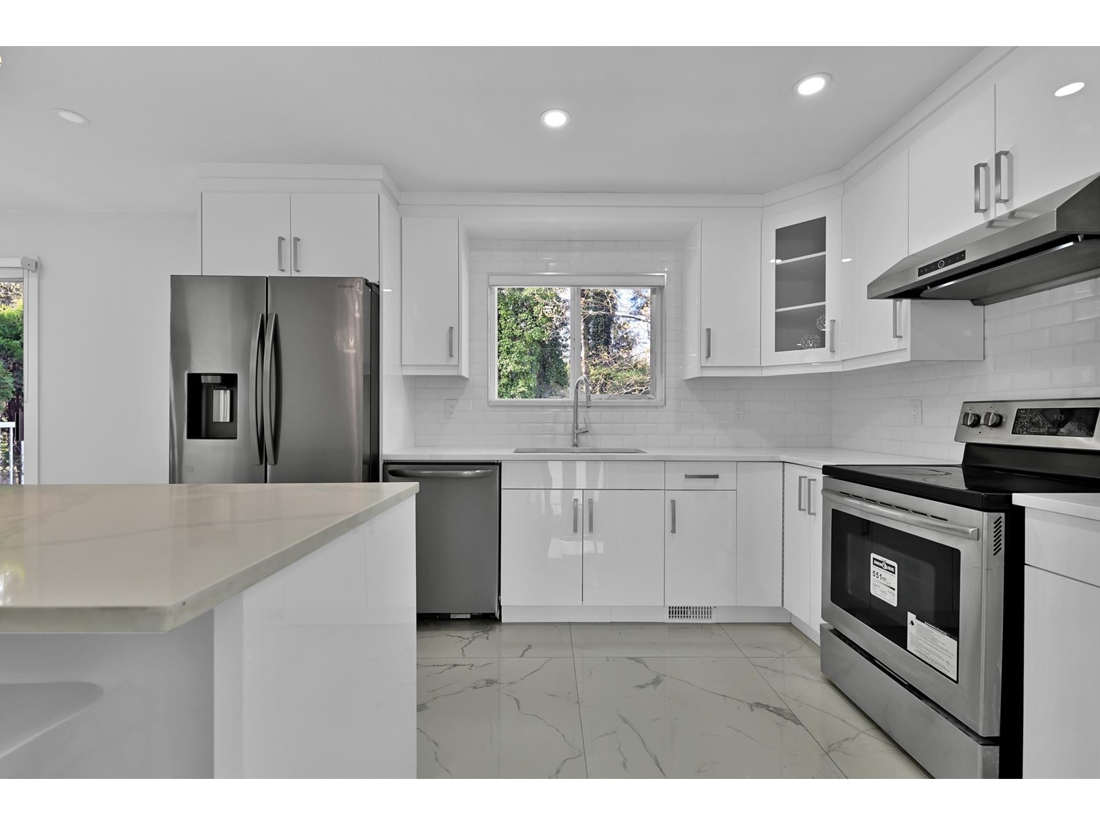 32955 Malahat Place, Abbotsford, British Columbia  V2S 7B8 - Photo 13 - R2987776