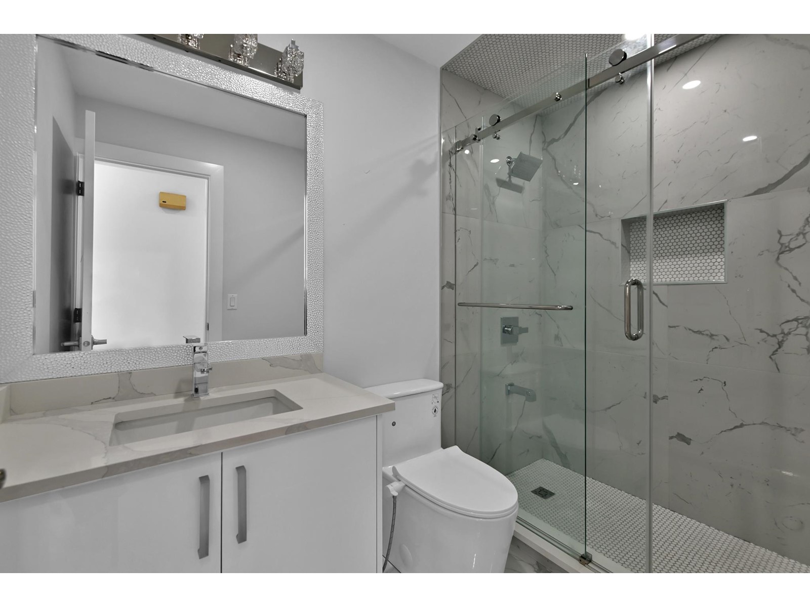 32955 Malahat Place, Abbotsford, British Columbia  V2S 7B8 - Photo 18 - R2987776