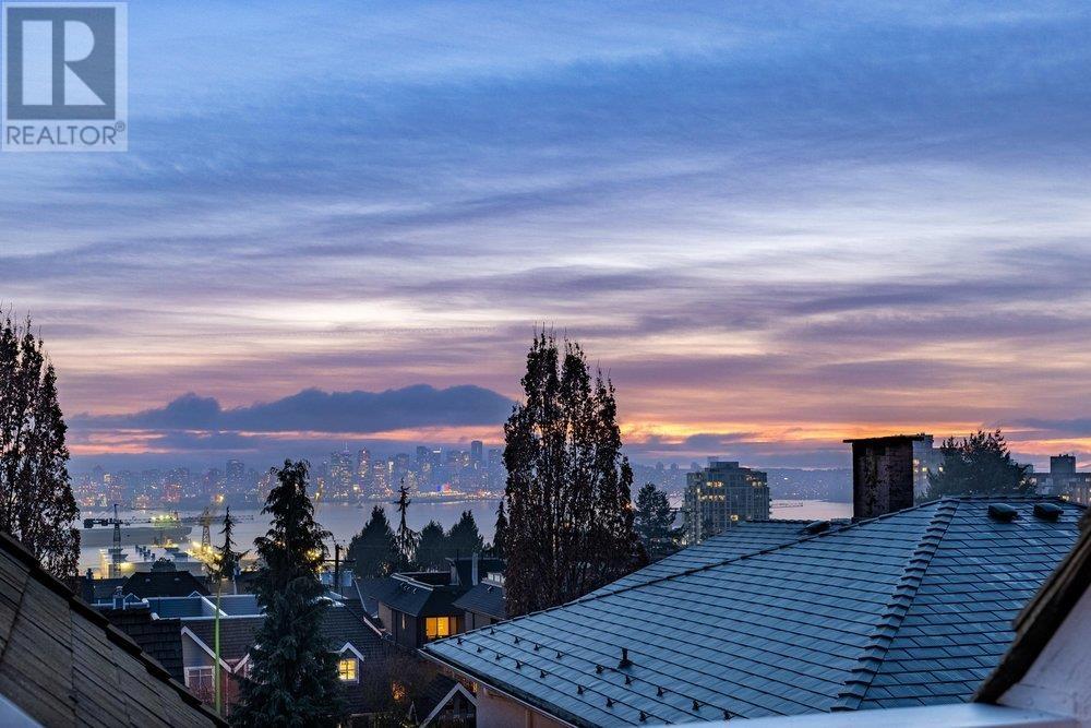 515 St. Andrews Avenue, North Vancouver, British Columbia  V7L 4W2 - Photo 3 - R2988059