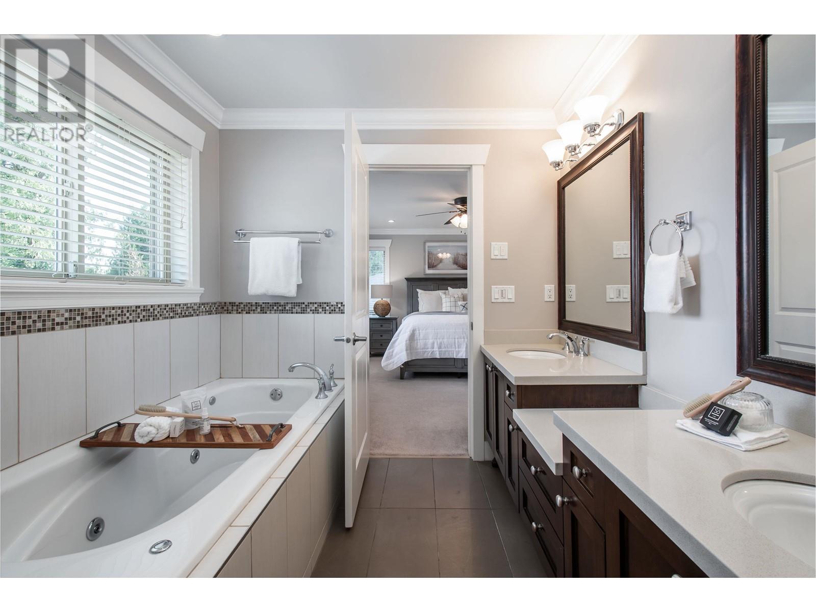 3772 Mountain Highway, North Vancouver, British Columbia  V7K 2J1 - Photo 17 - R2988081
