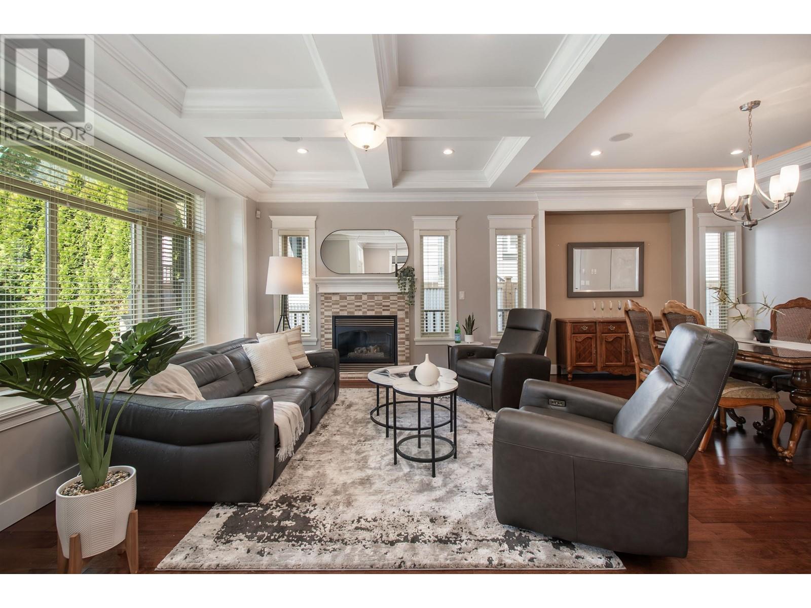 3772 Mountain Highway, North Vancouver, British Columbia  V7K 2J1 - Photo 2 - R2988081