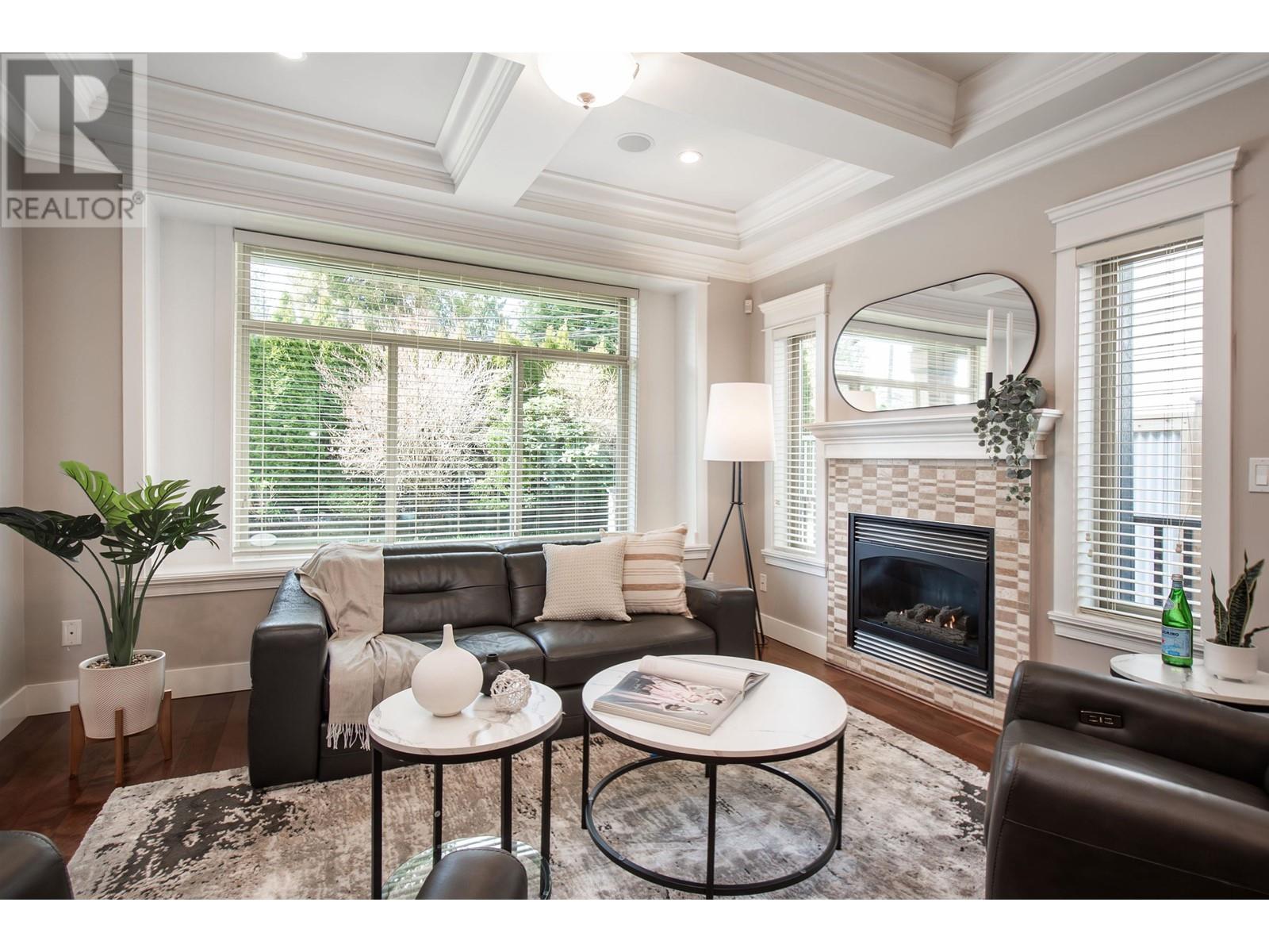 3772 Mountain Highway, North Vancouver, British Columbia  V7K 2J1 - Photo 3 - R2988081