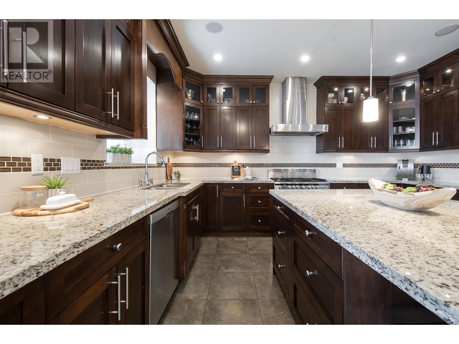 3772 Mountain Highway, North Vancouver, British Columbia  V7K 2J1 - Photo 6 - R2988081