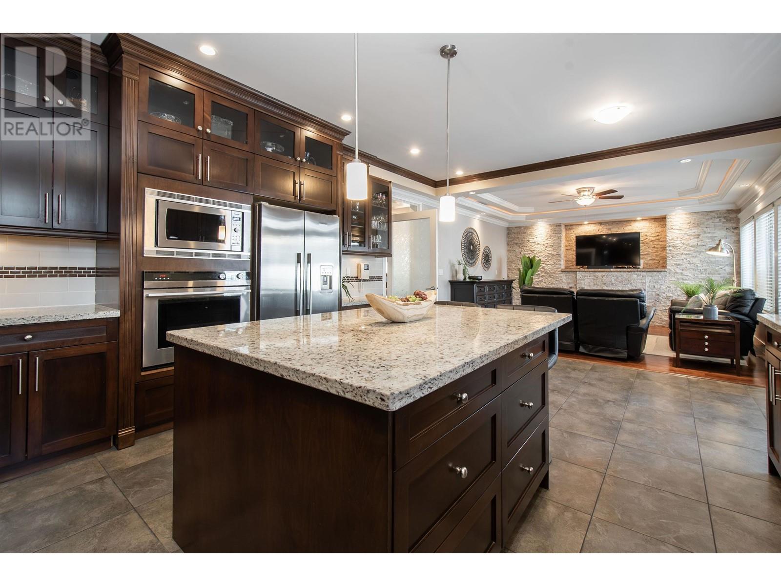 3772 Mountain Highway, North Vancouver, British Columbia  V7K 2J1 - Photo 8 - R2988081