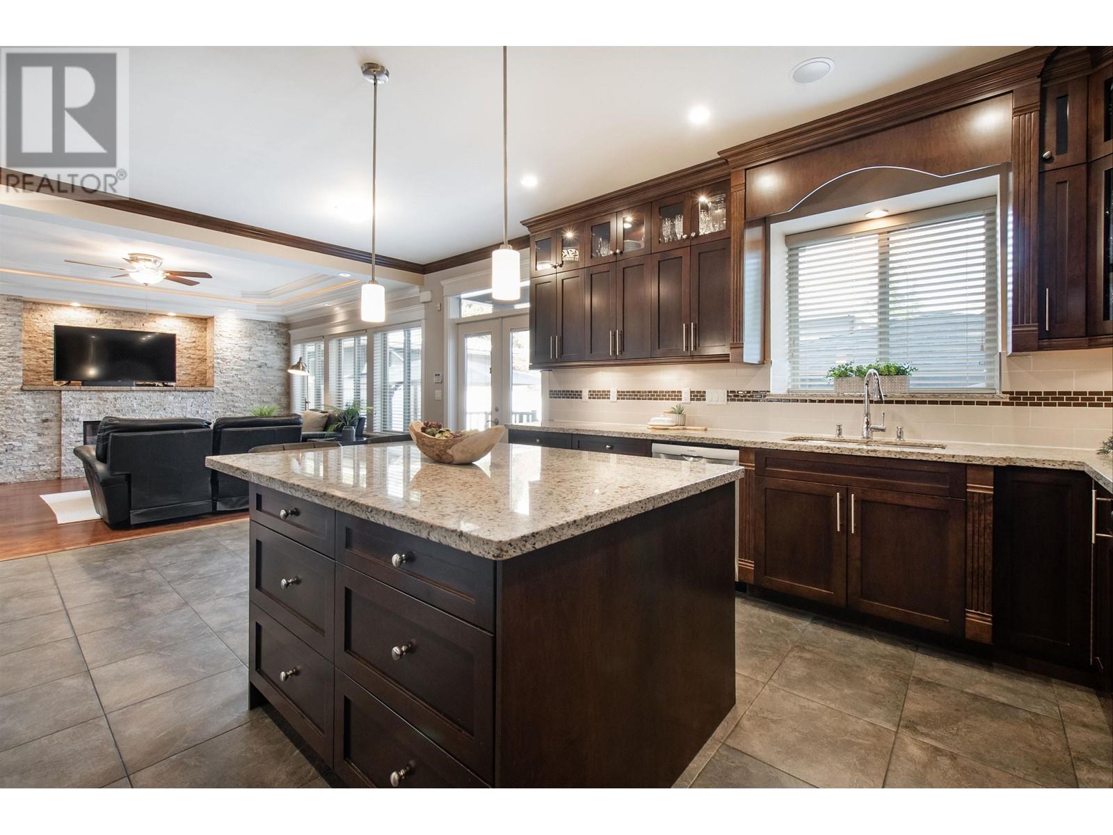 3772 Mountain Highway, North Vancouver, British Columbia  V7K 2J1 - Photo 9 - R2988081