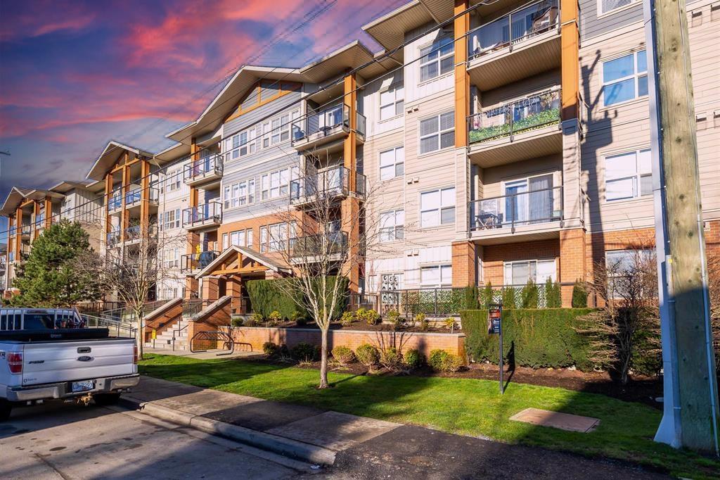 212 20219 54A AVENUE, langley, British Columbia