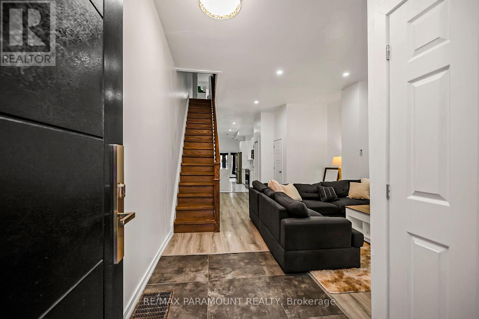 Property at 121 MULOCK AVENUE image 4
