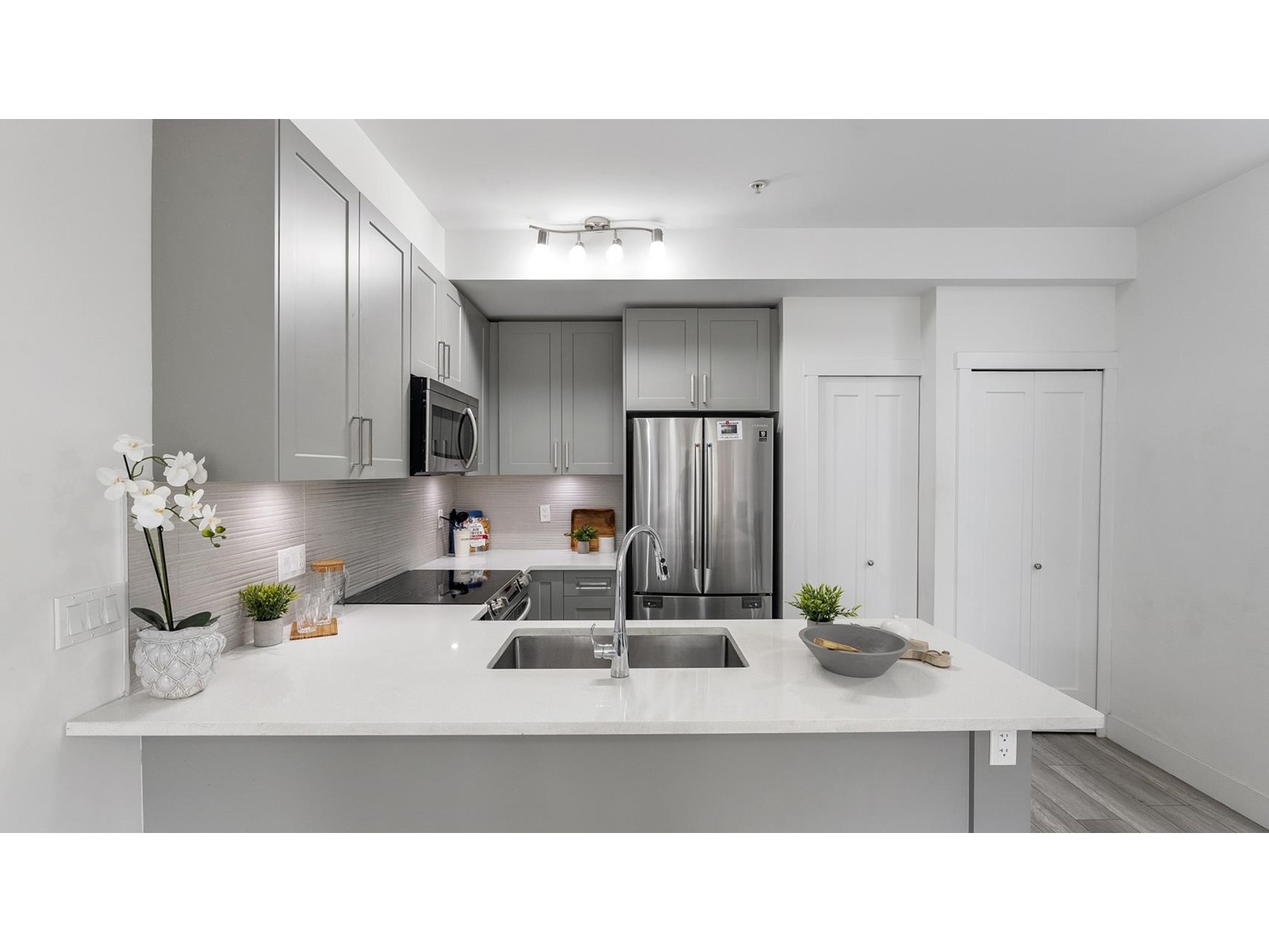608 13978 Fraser Highway, Surrey, British Columbia  V3T 0P2 - Photo 10 - R2988114