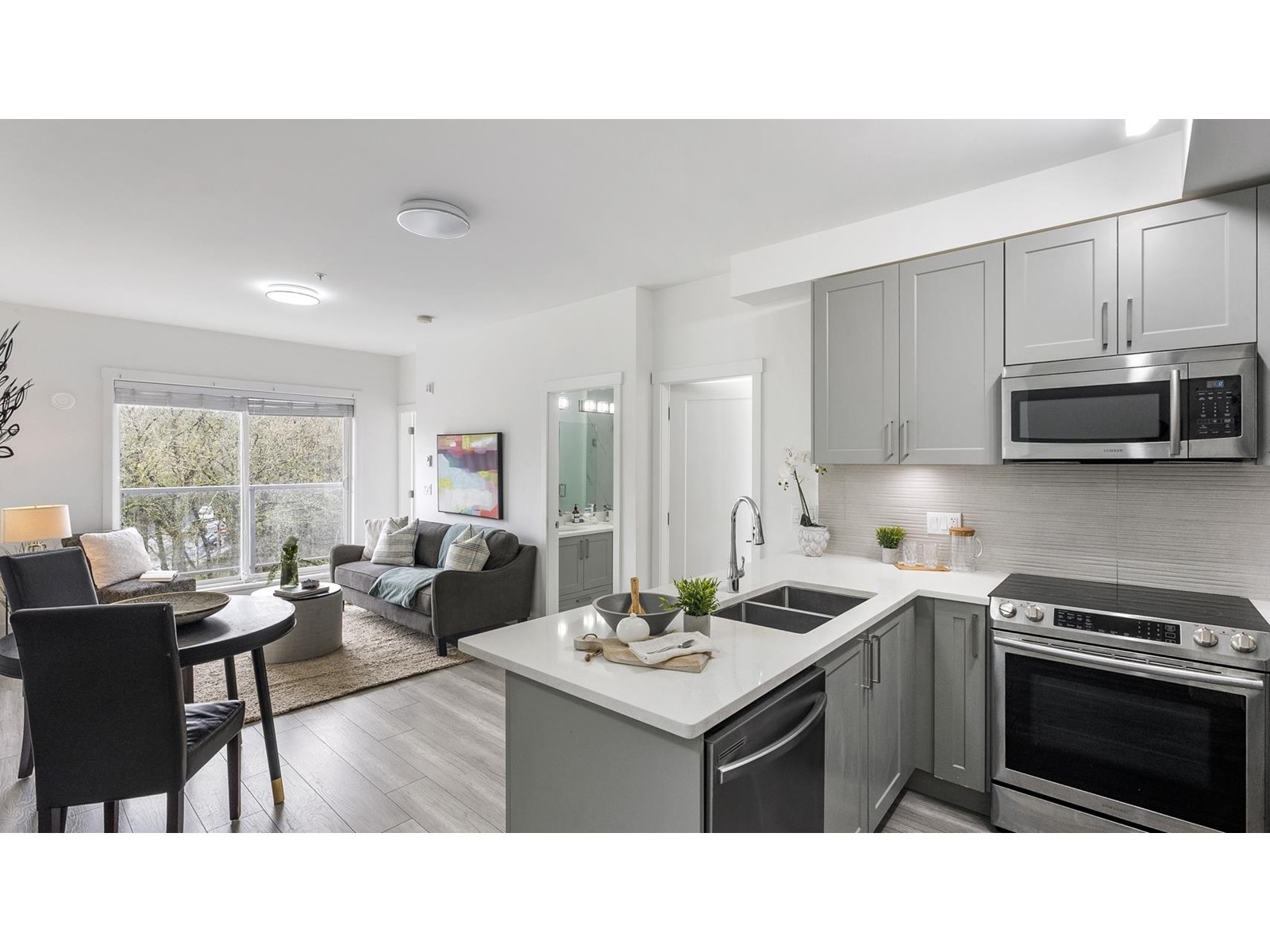 608 13978 Fraser Highway, Surrey, British Columbia  V3T 0P2 - Photo 4 - R2988114