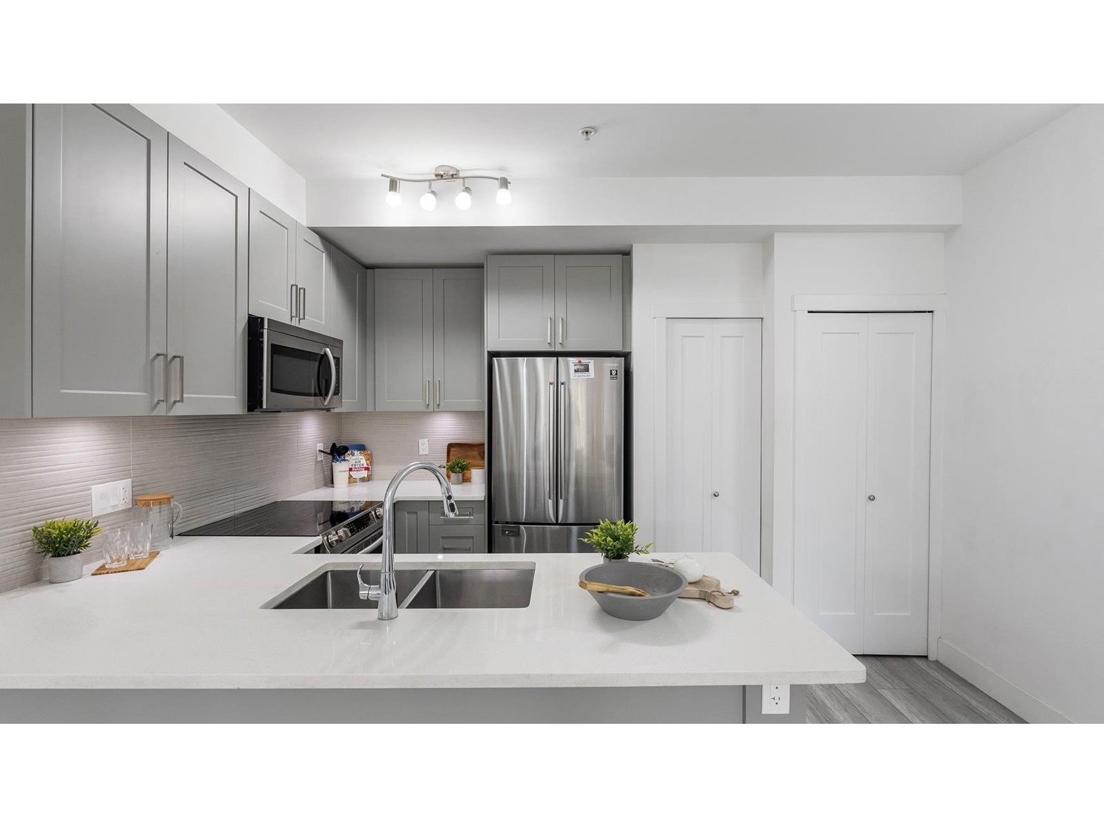 608 13978 Fraser Highway, Surrey, British Columbia  V3T 0P2 - Photo 8 - R2988114