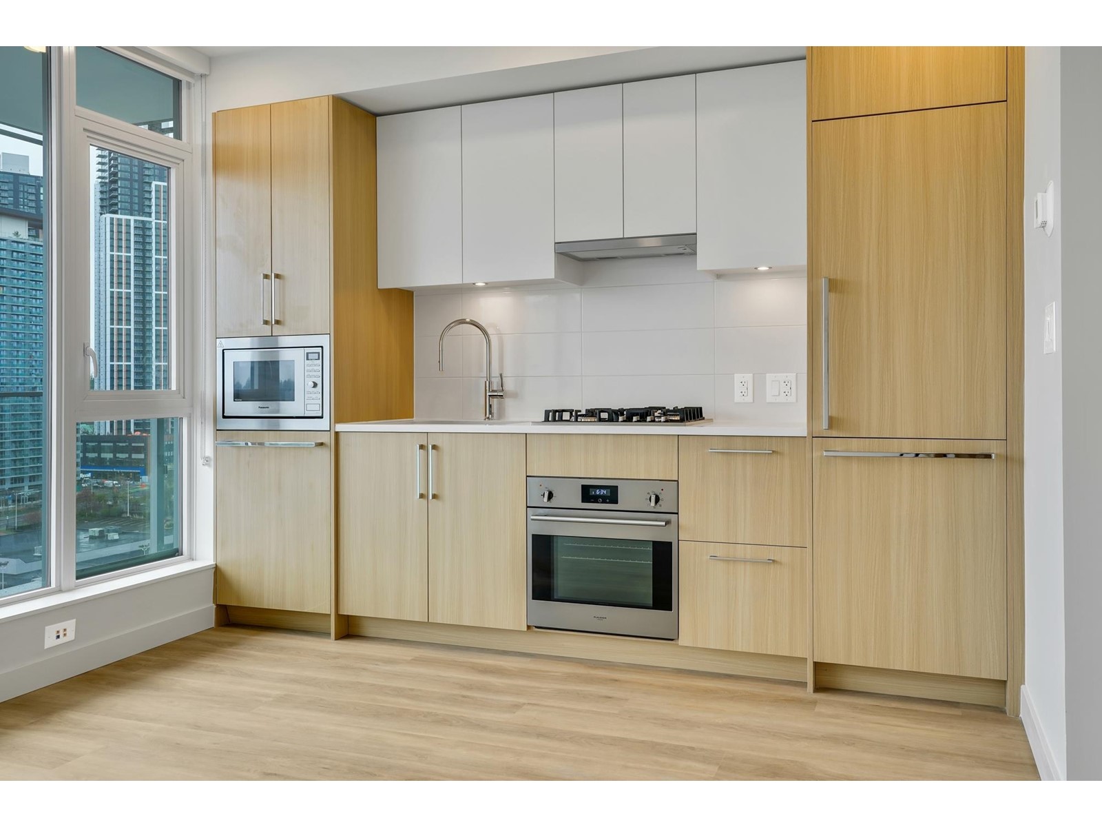 1506 9675 King George Boulevard, Surrey, British Columbia  V3T 2V3 - Photo 2 - R2972599